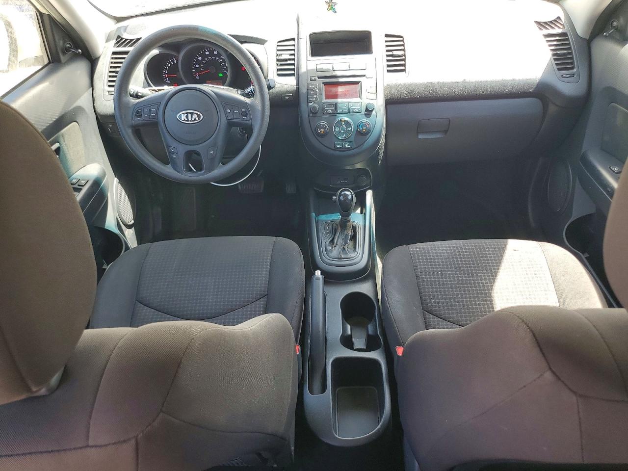2012 Kia Soul Base Cream vin: KNDJT2A57C7391371