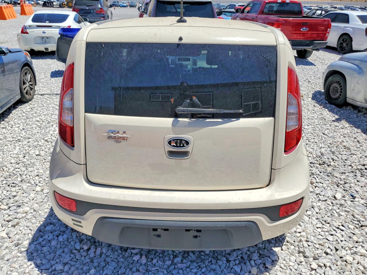 2012 Kia Soul Base Cream vin: KNDJT2A57C7391371