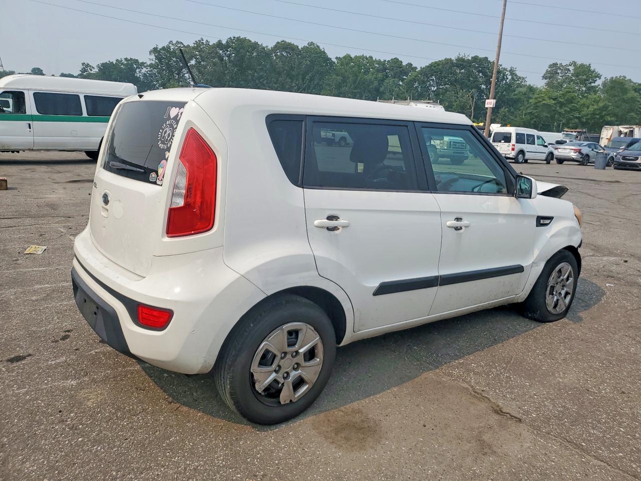 2012 Kia Soul Base Белый vin: KNDJT2A57C7456025