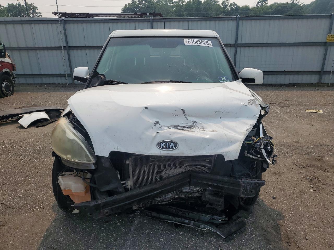 2012 Kia Soul Base Белый vin: KNDJT2A57C7456025