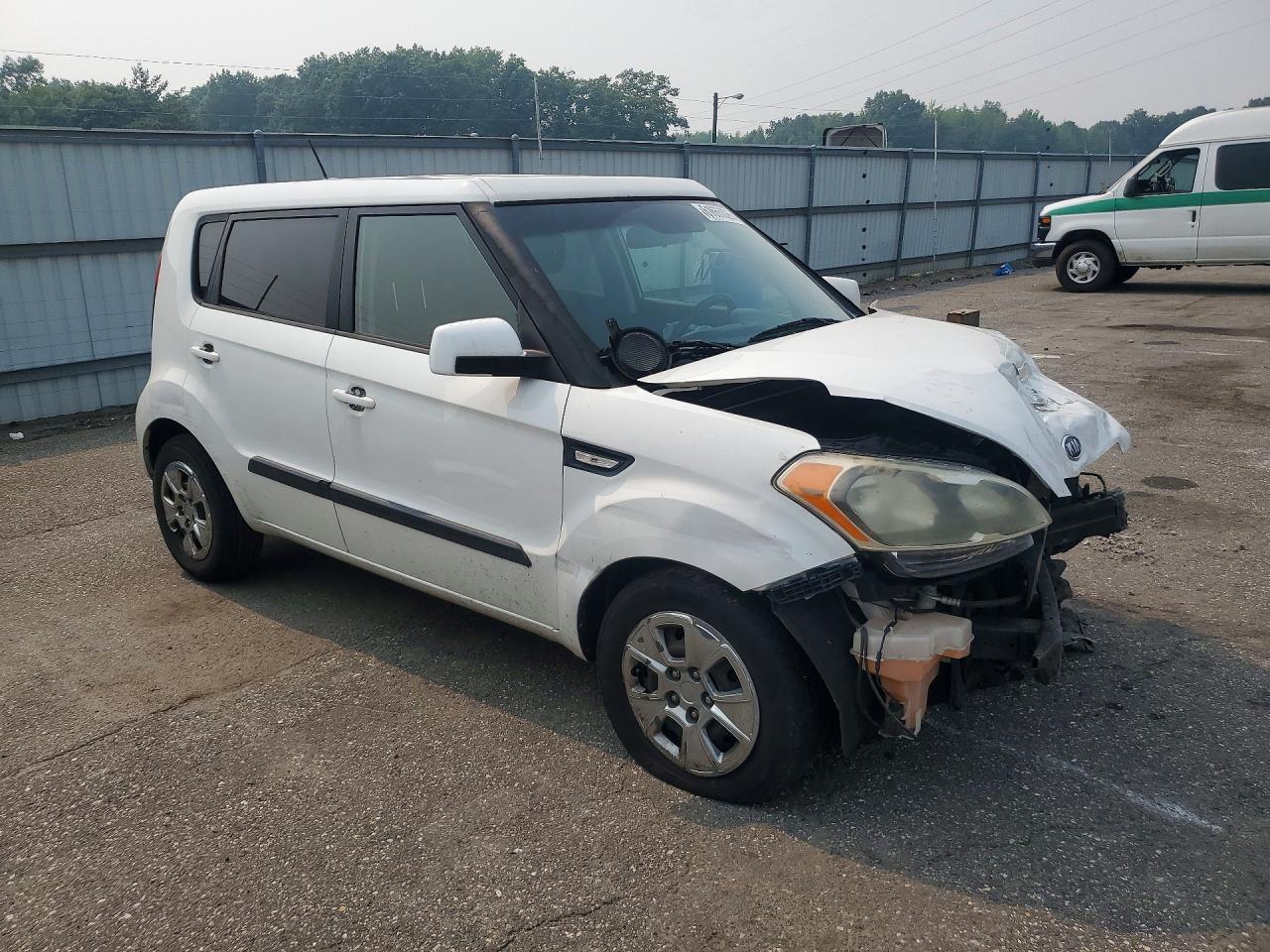 2012 Kia Soul Base Белый vin: KNDJT2A57C7456025