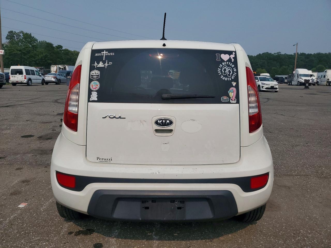 2012 Kia Soul Base Белый vin: KNDJT2A57C7456025
