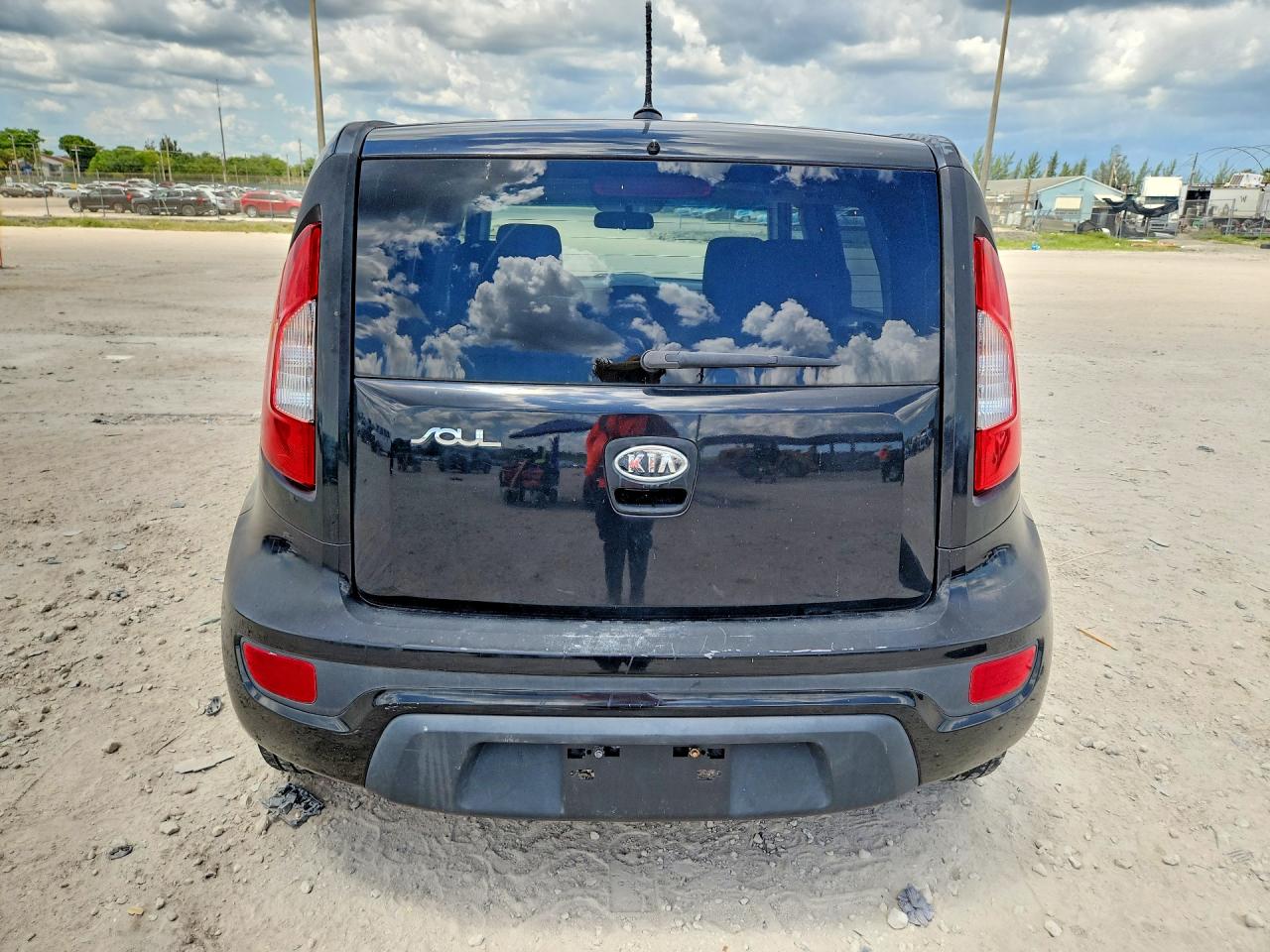 2012 Kia Soul Base Black vin: KNDJT2A57C7477196