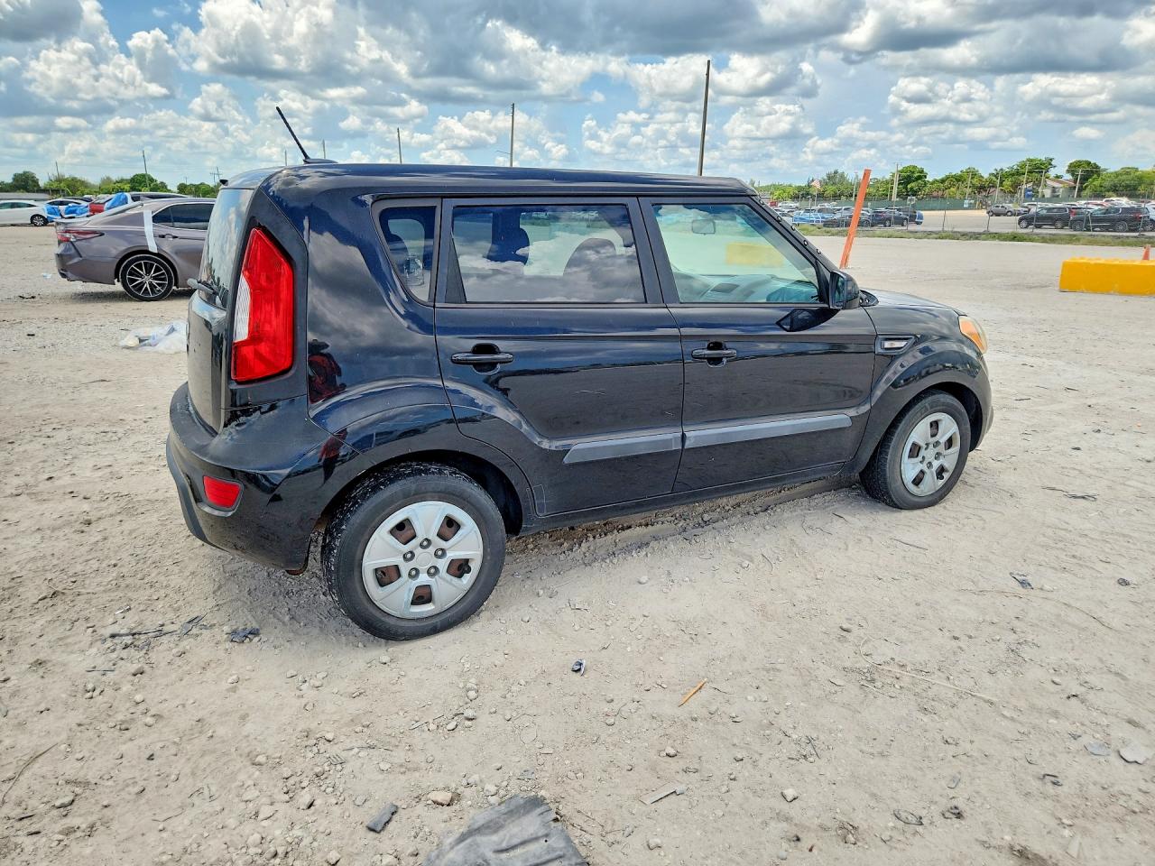 2012 Kia Soul Base Black vin: KNDJT2A57C7477196