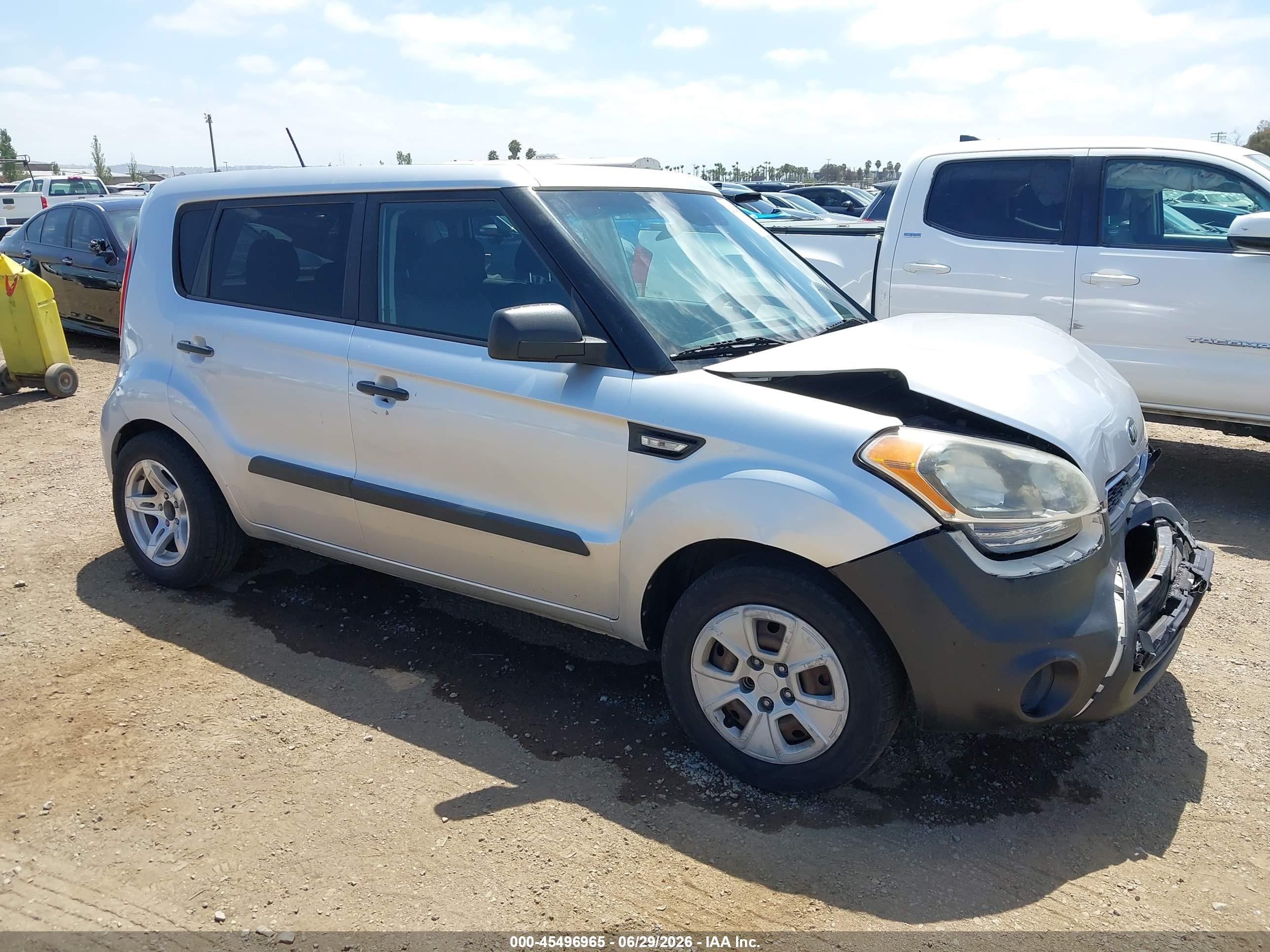 2013 Kia Soul   Серебряный vin: KNDJT2A57D7492105