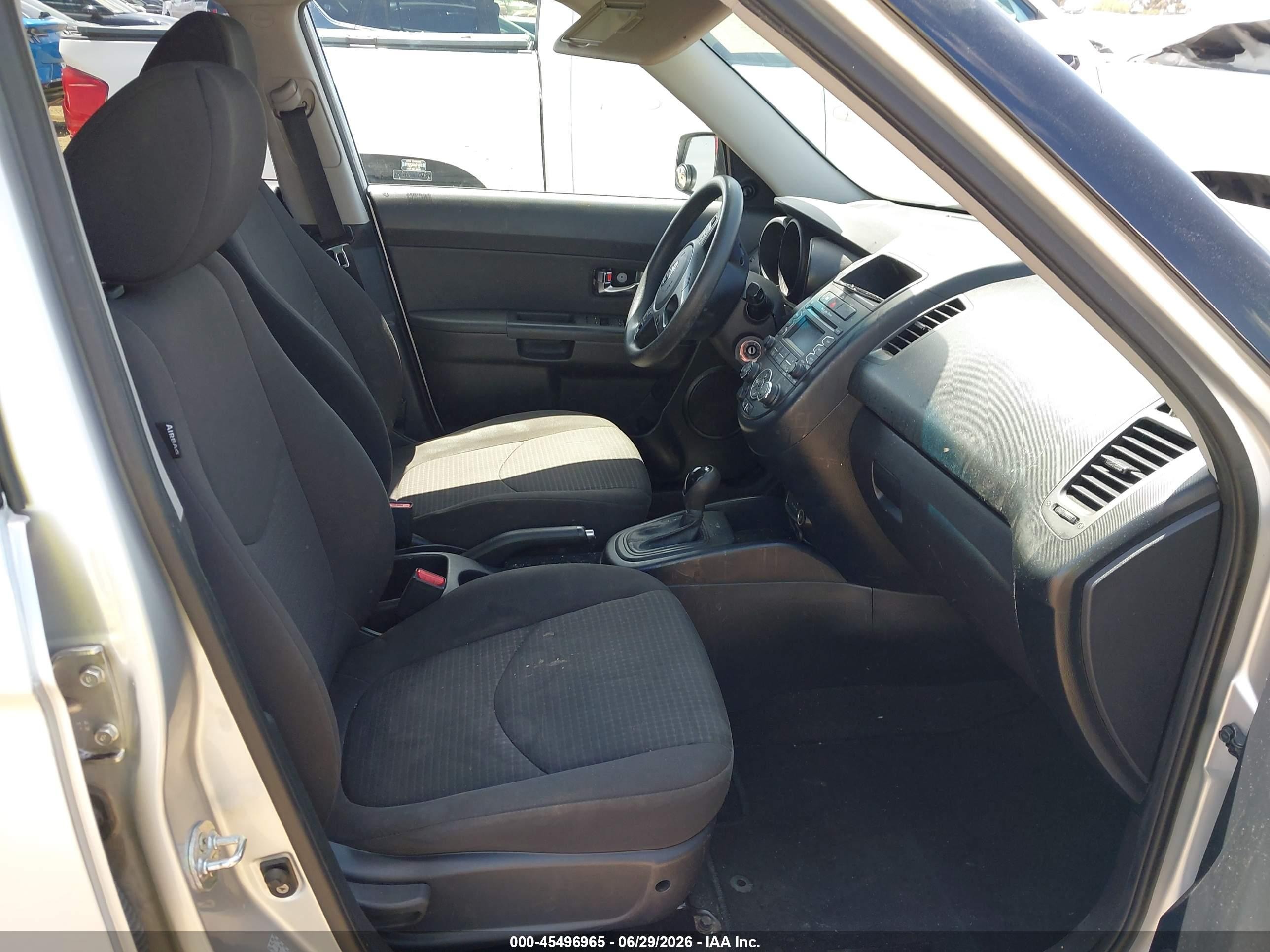 2013 Kia Soul   Серебряный vin: KNDJT2A57D7492105