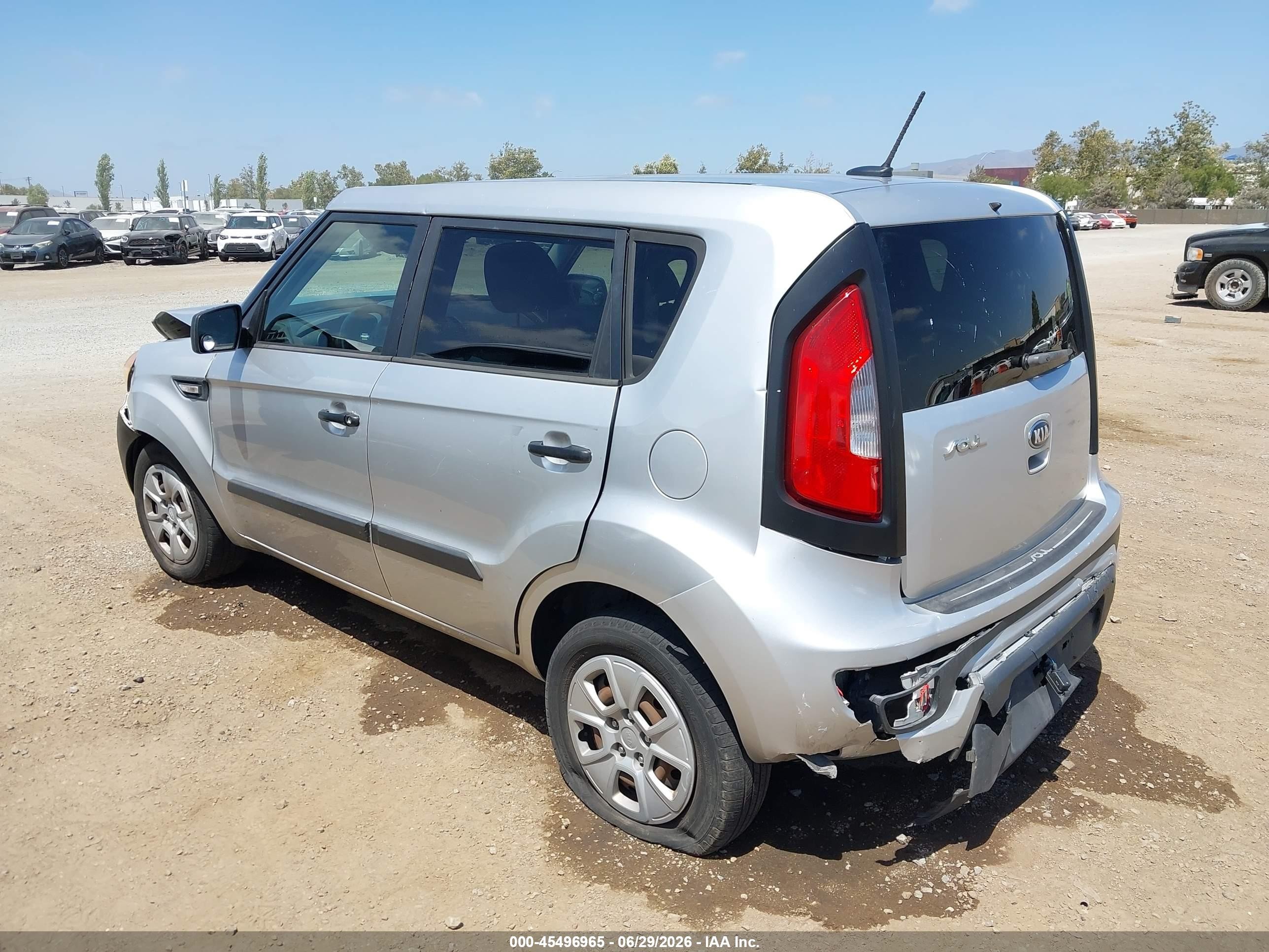 2013 Kia Soul   Серебряный vin: KNDJT2A57D7492105