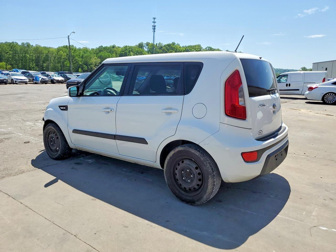 2013 Kia Soul Base White vin: KNDJT2A57D7494033