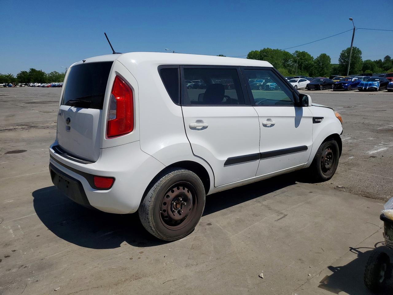 2013 Kia Soul Base White vin: KNDJT2A57D7494033