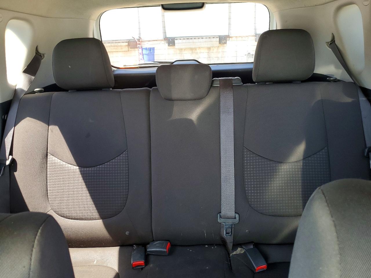 2013 Kia Soul Base White vin: KNDJT2A57D7494033
