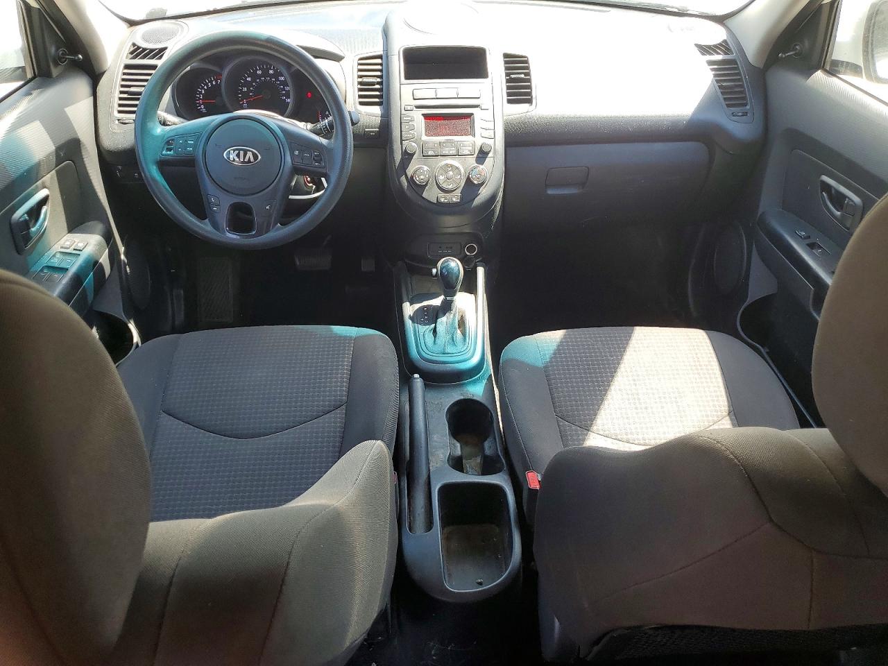 2013 Kia Soul Base White vin: KNDJT2A57D7494033