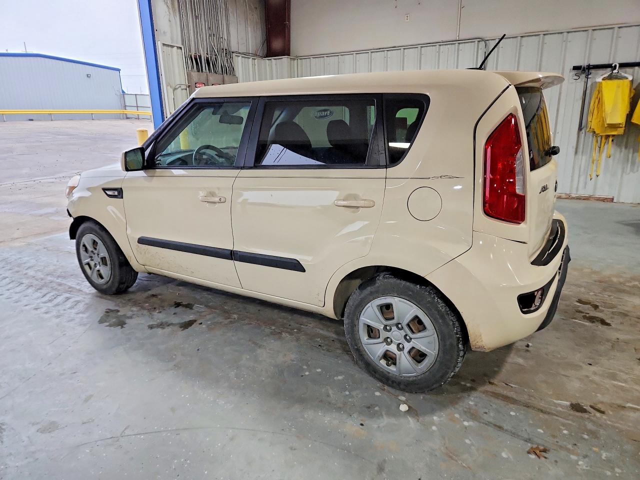 2013 Kia Soul Base Beige vin: KNDJT2A57D7532280