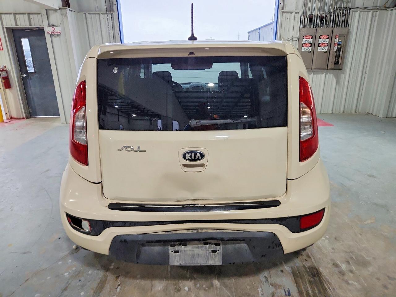 2013 Kia Soul Base Beige vin: KNDJT2A57D7532280