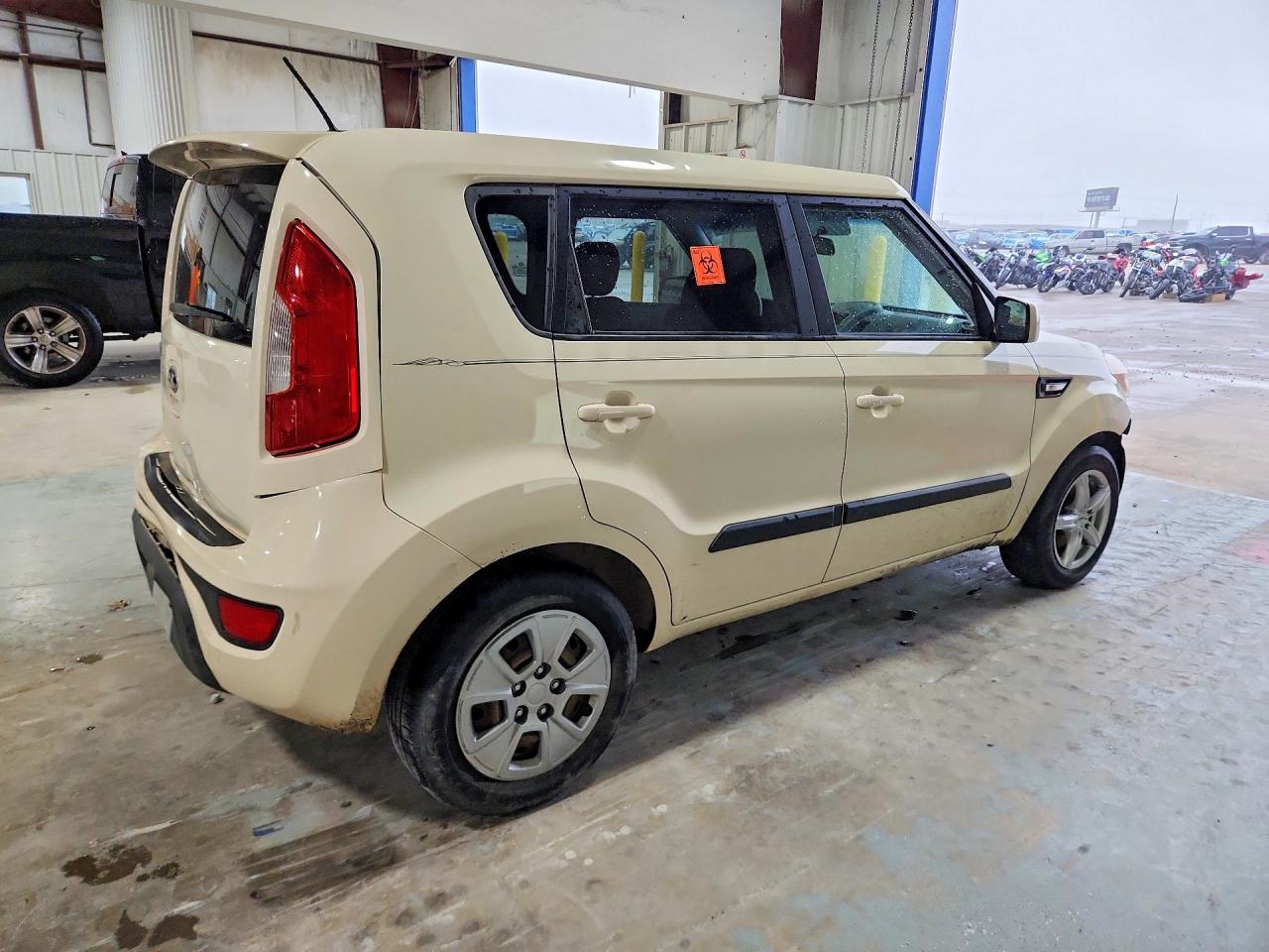 2013 Kia Soul Base Beige vin: KNDJT2A57D7532280