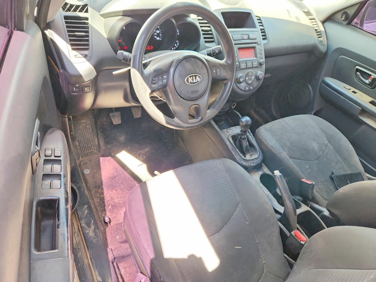 2013 Kia Soul Base Silver vin: KNDJT2A57D7555591