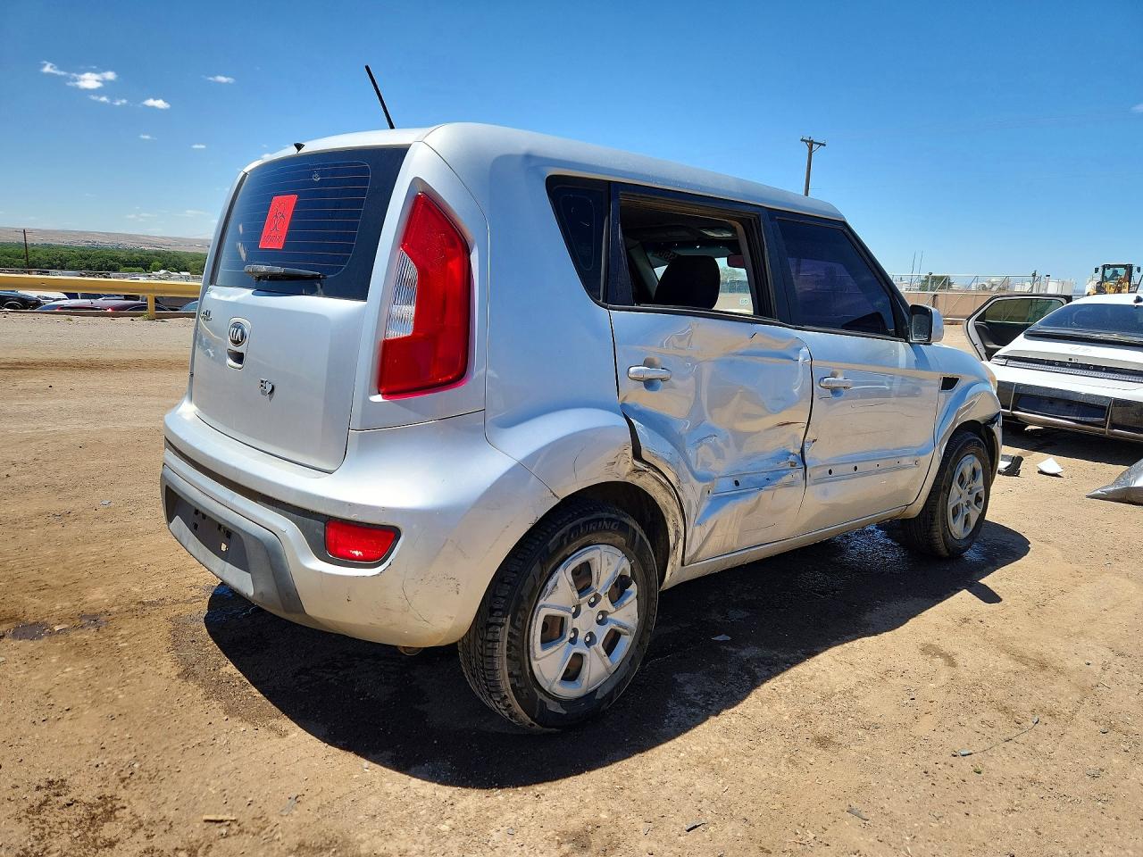 2013 Kia Soul Base Silver vin: KNDJT2A57D7555591