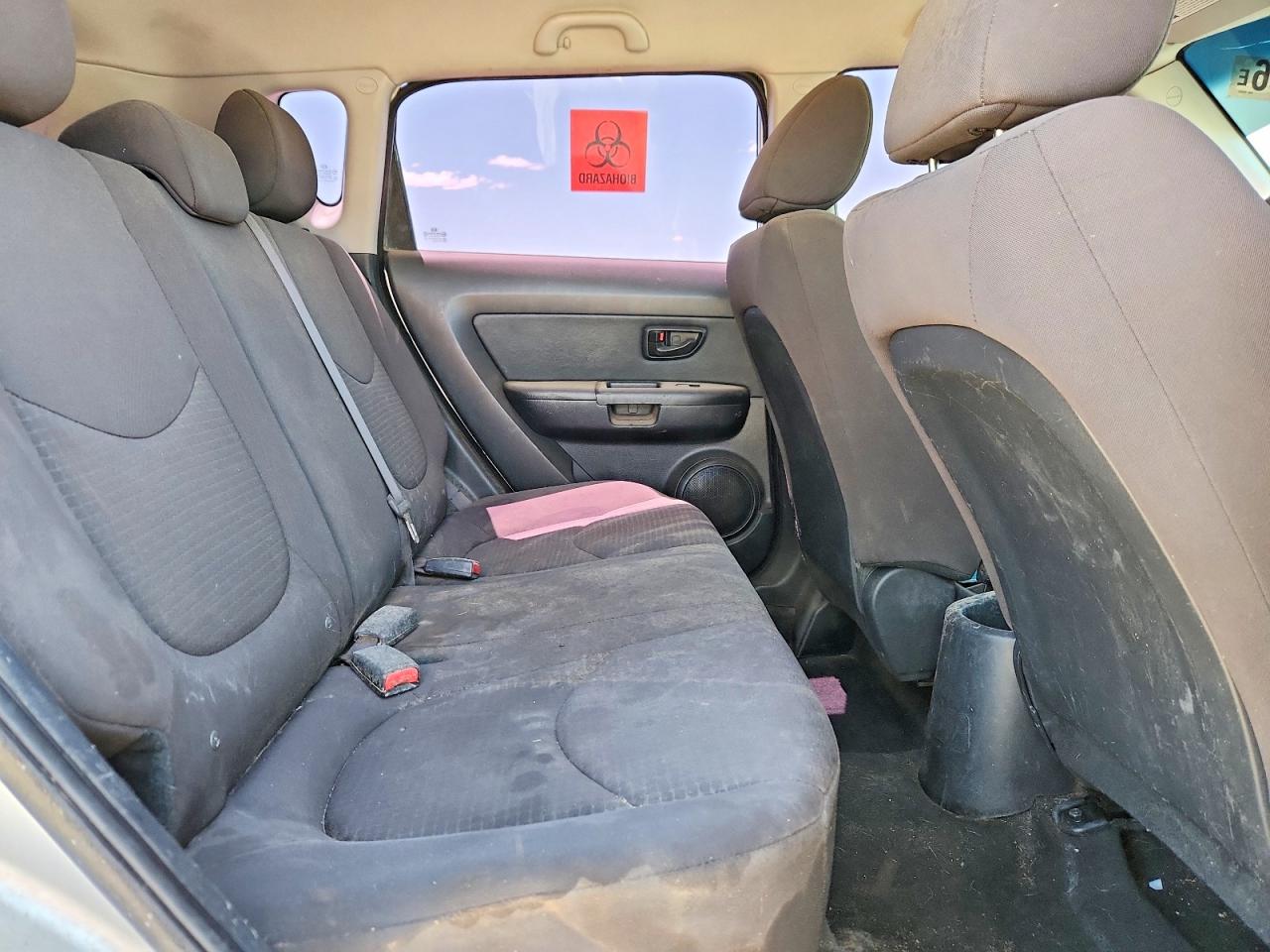 2013 Kia Soul Base Silver vin: KNDJT2A57D7555591