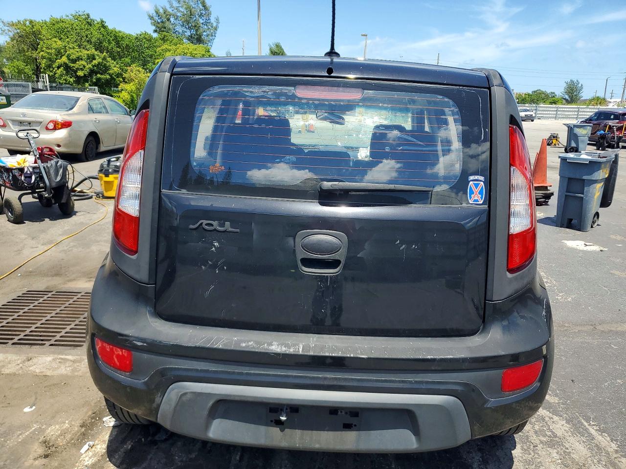 2013 Kia Soul Base Black vin: KNDJT2A57D7562752