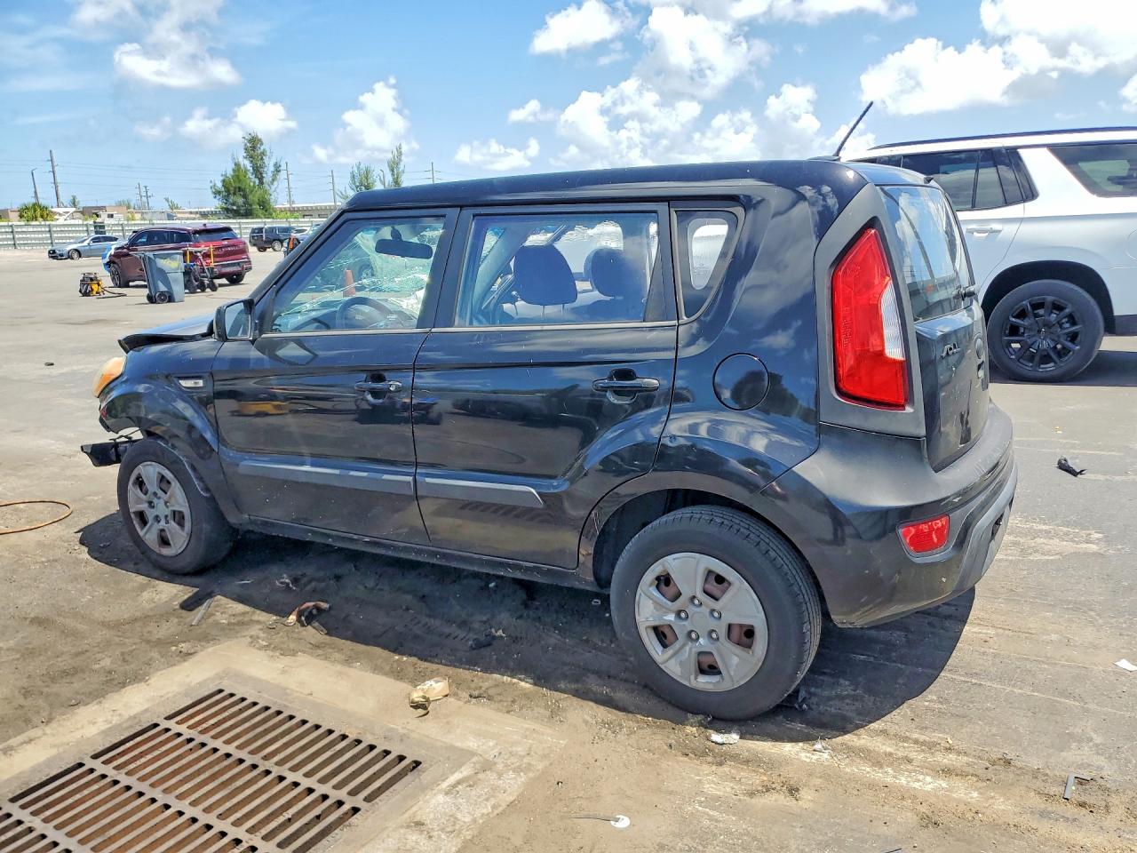 2013 Kia Soul Base Black vin: KNDJT2A57D7562752