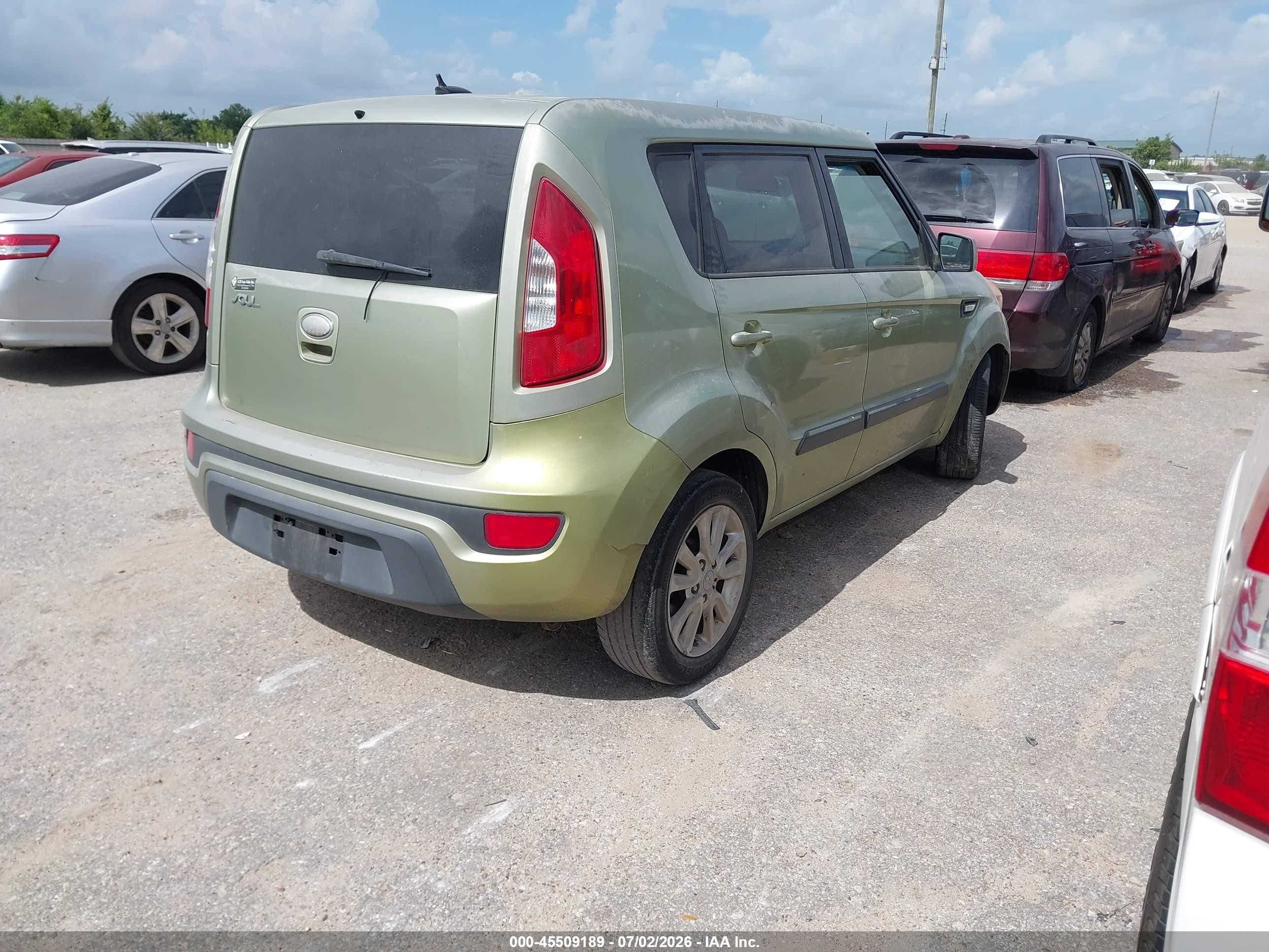 2013 Kia Soul   Зеленый vin: KNDJT2A57D7603977