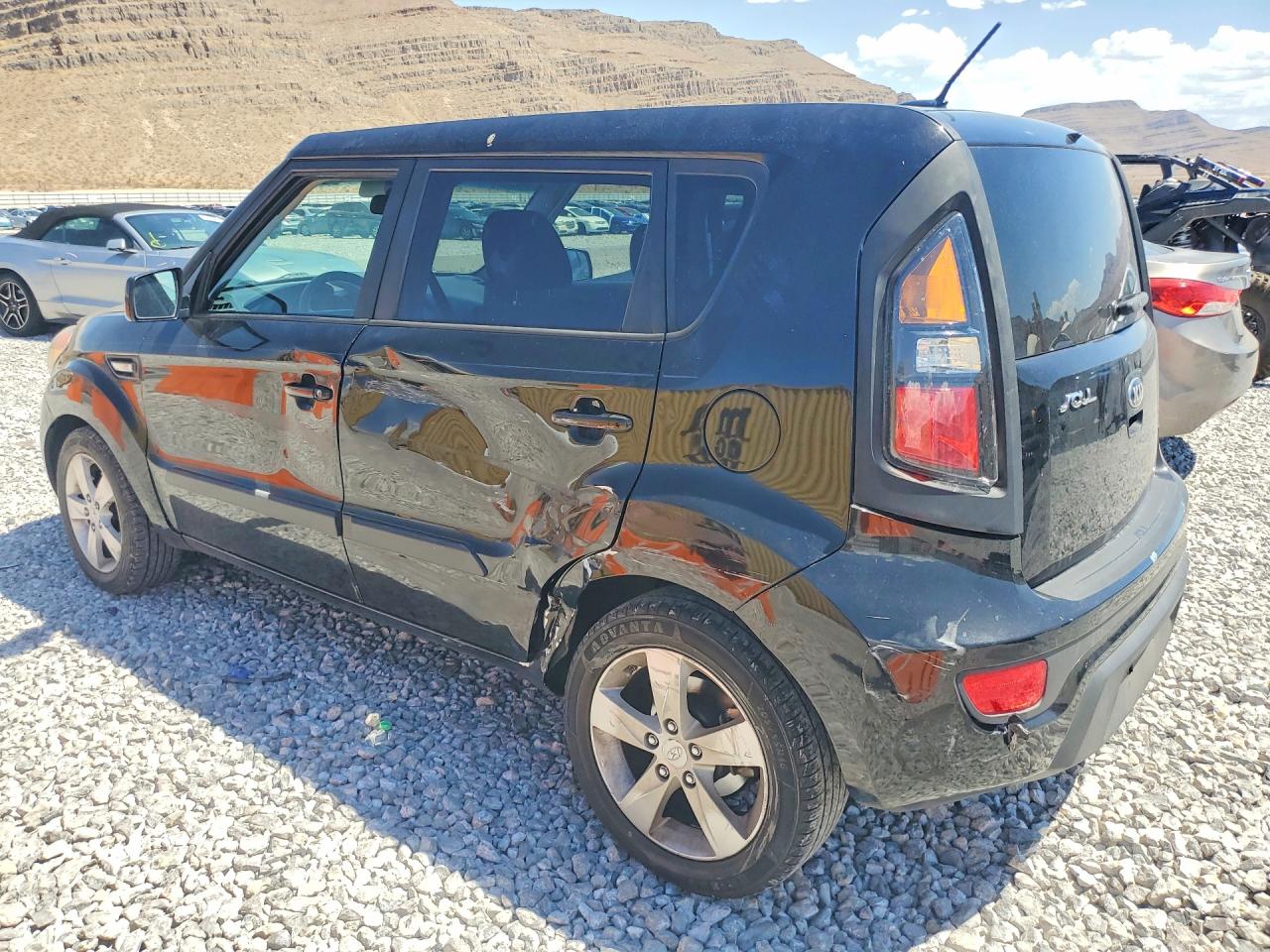 2013 Kia Soul Base Black vin: KNDJT2A57D7613263