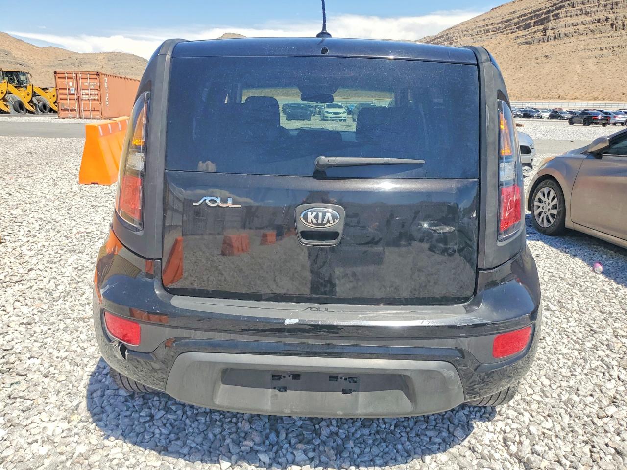 2013 Kia Soul Base Black vin: KNDJT2A57D7613263