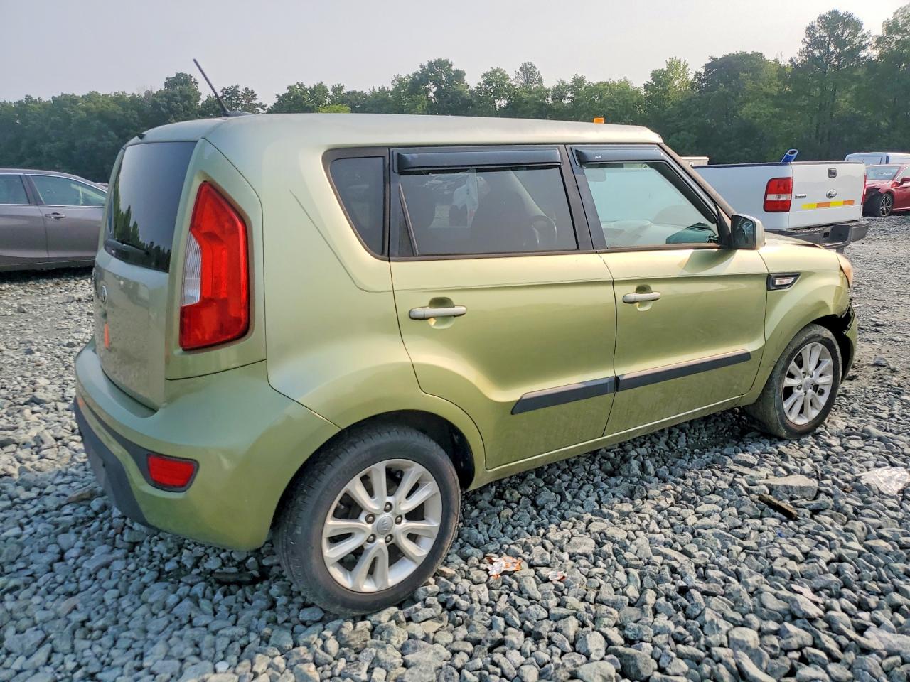 2013 Kia Soul Base Green vin: KNDJT2A57D7615286