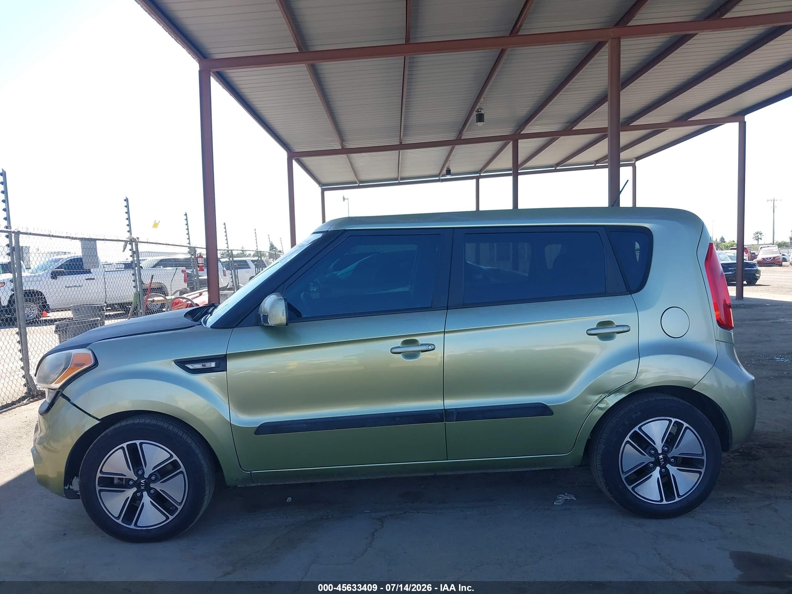 2013 Kia Soul   Зеленый vin: KNDJT2A57D7624277
