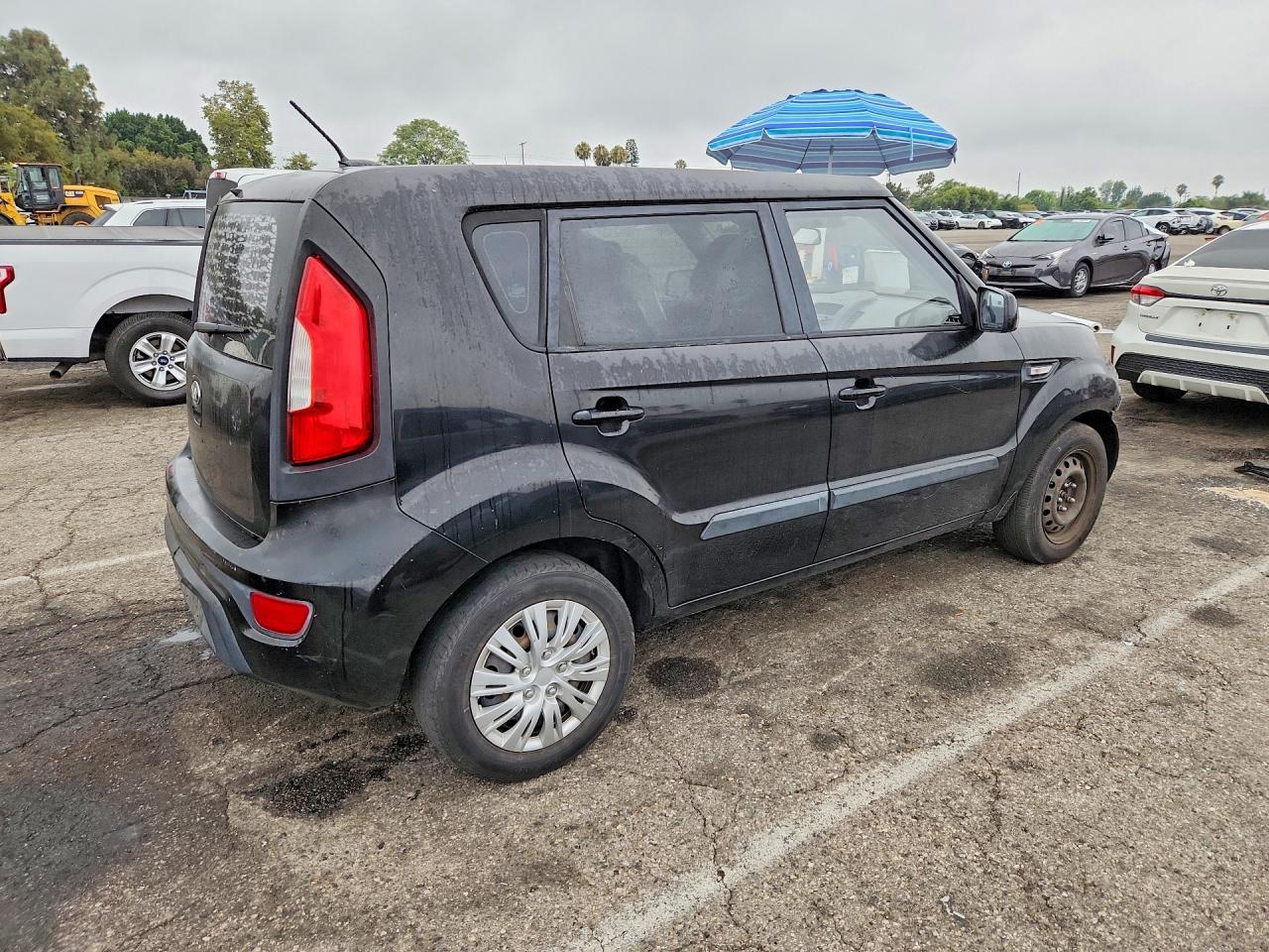 2013 Kia Soul Base Black vin: KNDJT2A57D7752177