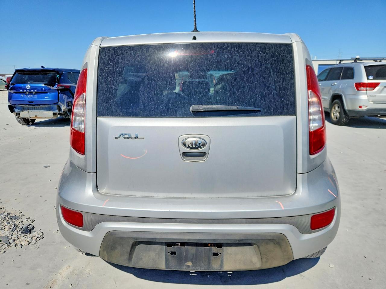 2013 Kia Soul Base Silver vin: KNDJT2A57D7754351