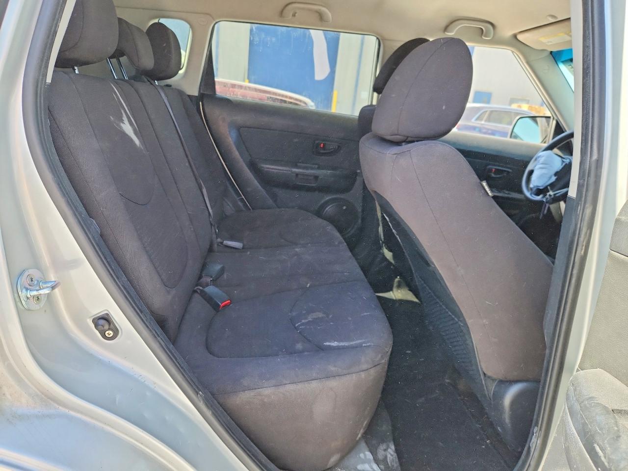 2013 Kia Soul Base Silver vin: KNDJT2A57D7754351