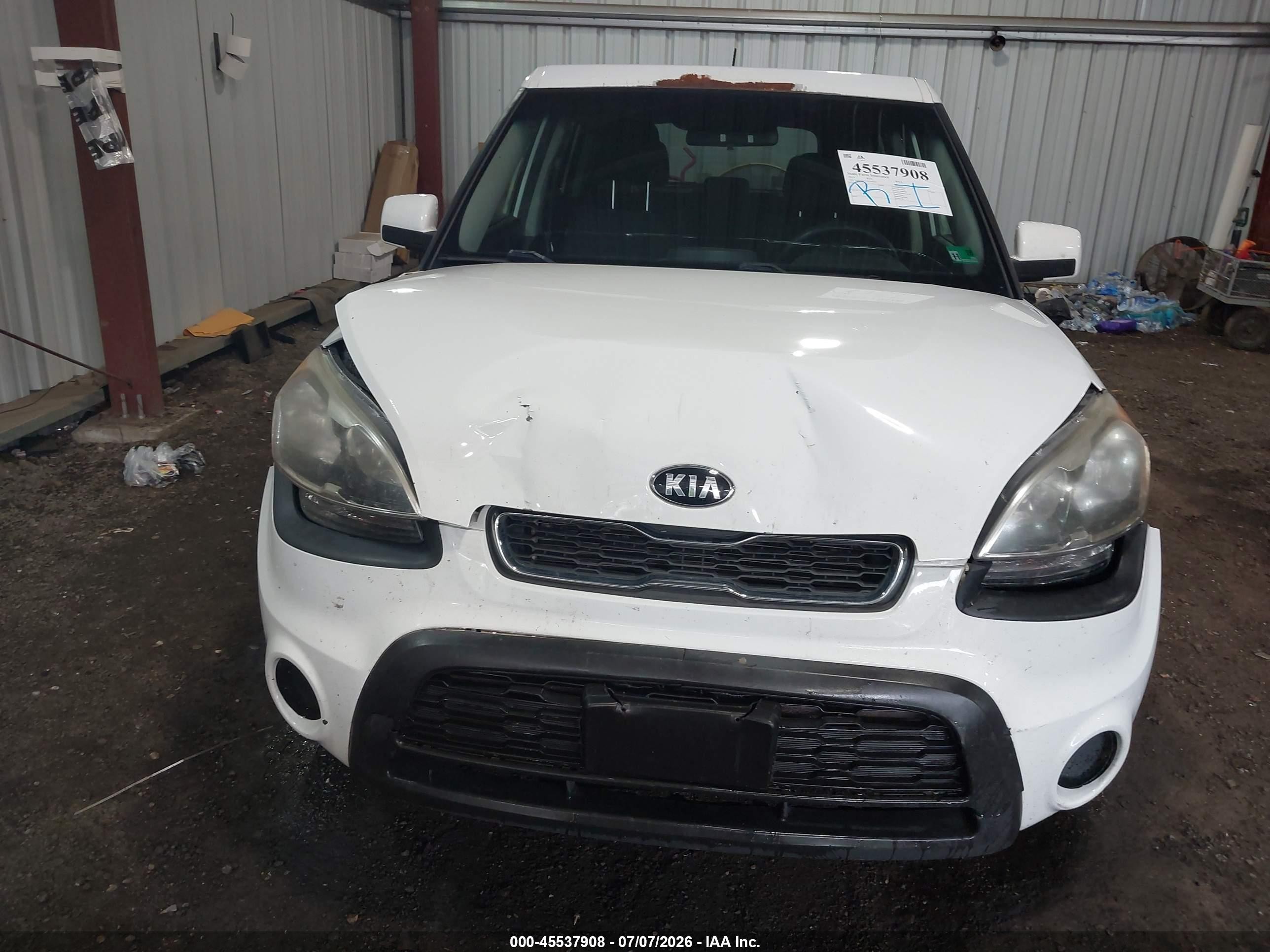 2013 Kia Soul   White vin: KNDJT2A57D7769397