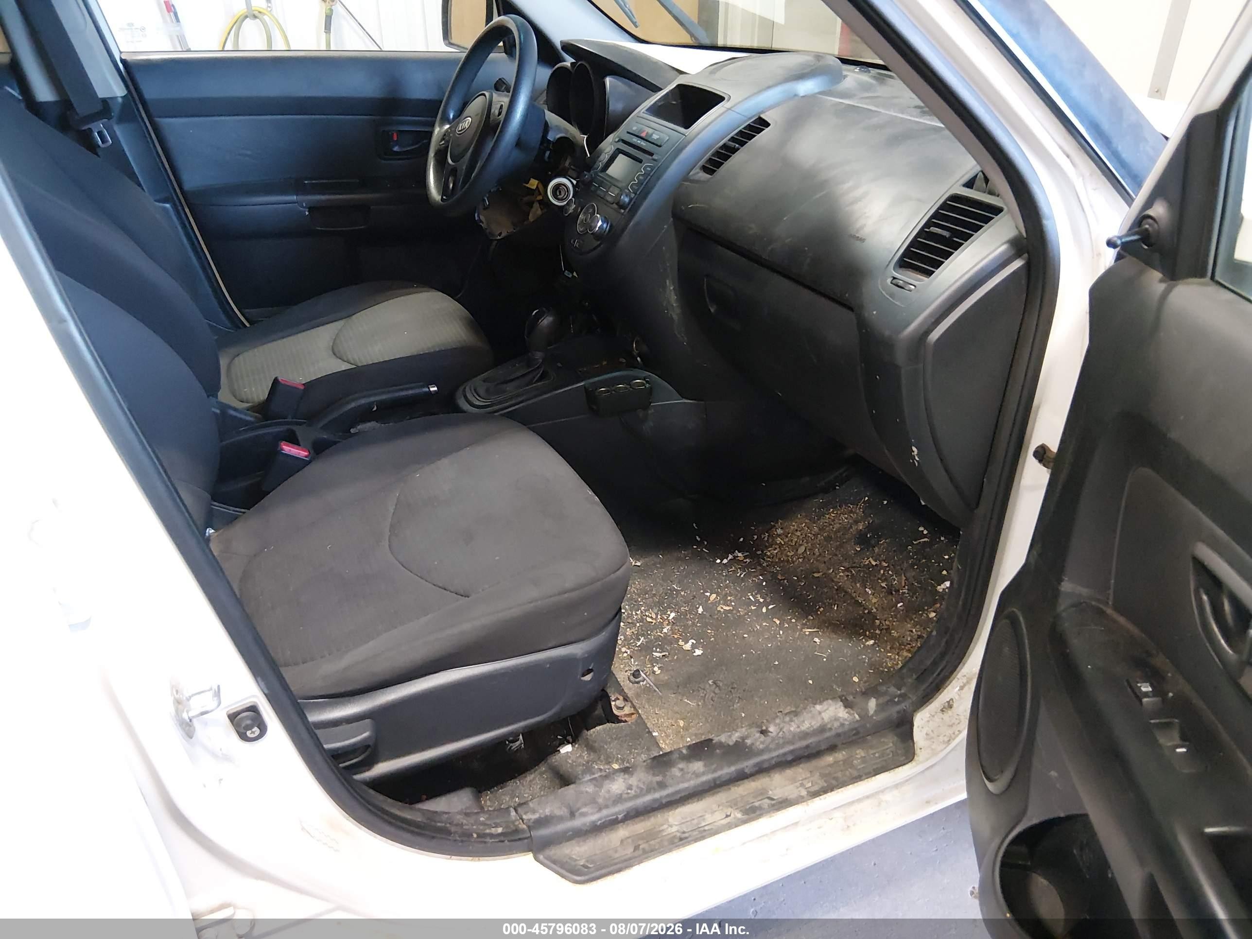 2012 Kia Soul   White vin: KNDJT2A58C7436866