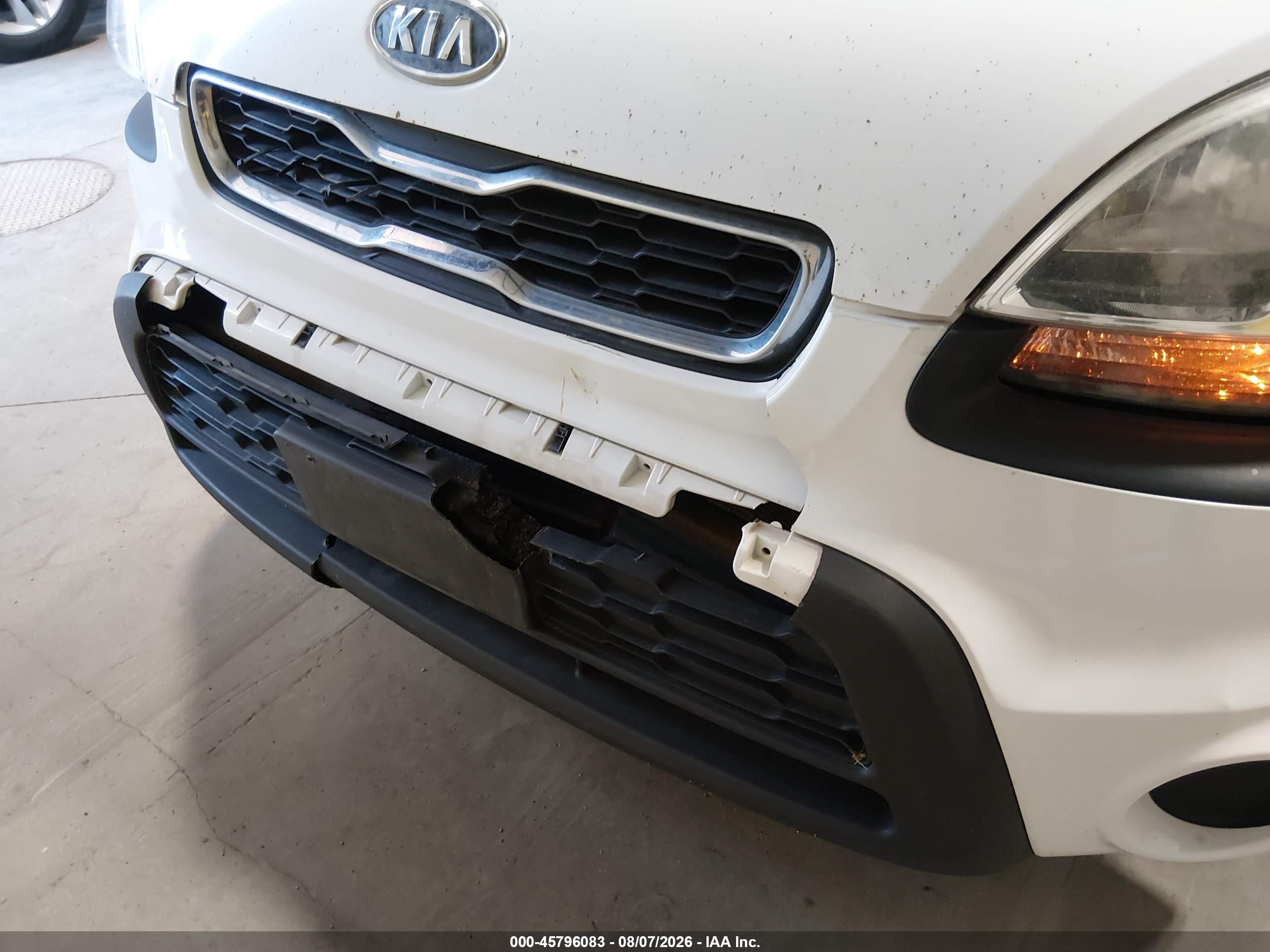 2012 Kia Soul   White vin: KNDJT2A58C7436866
