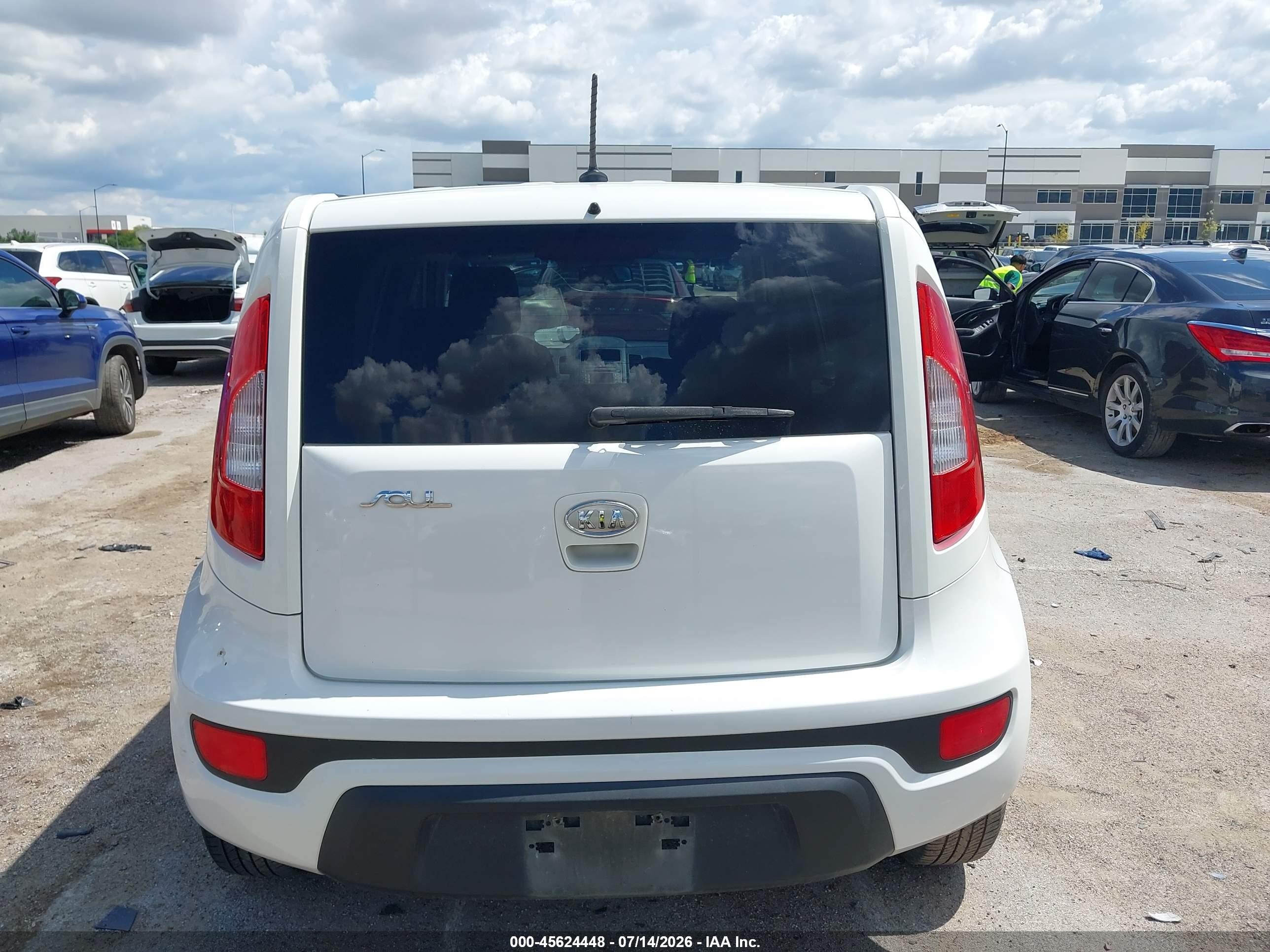 2012 Kia Soul   Белый vin: KNDJT2A58C7453294