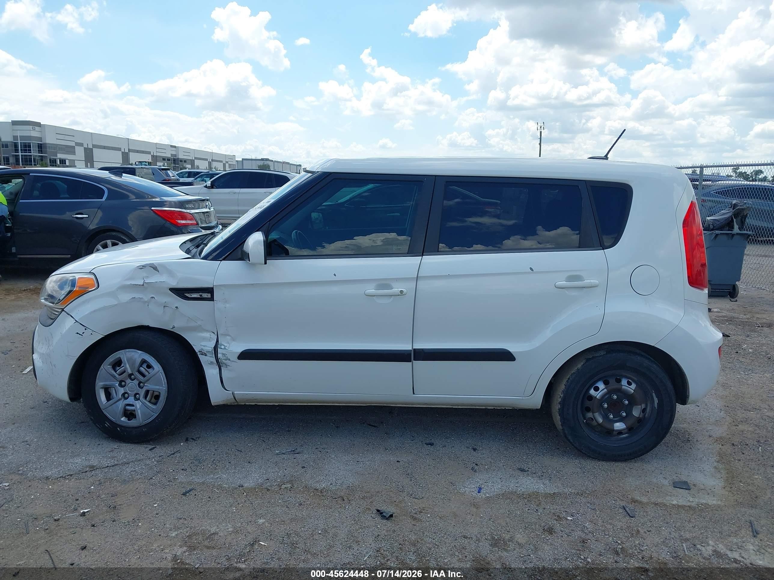 2012 Kia Soul   Белый vin: KNDJT2A58C7453294