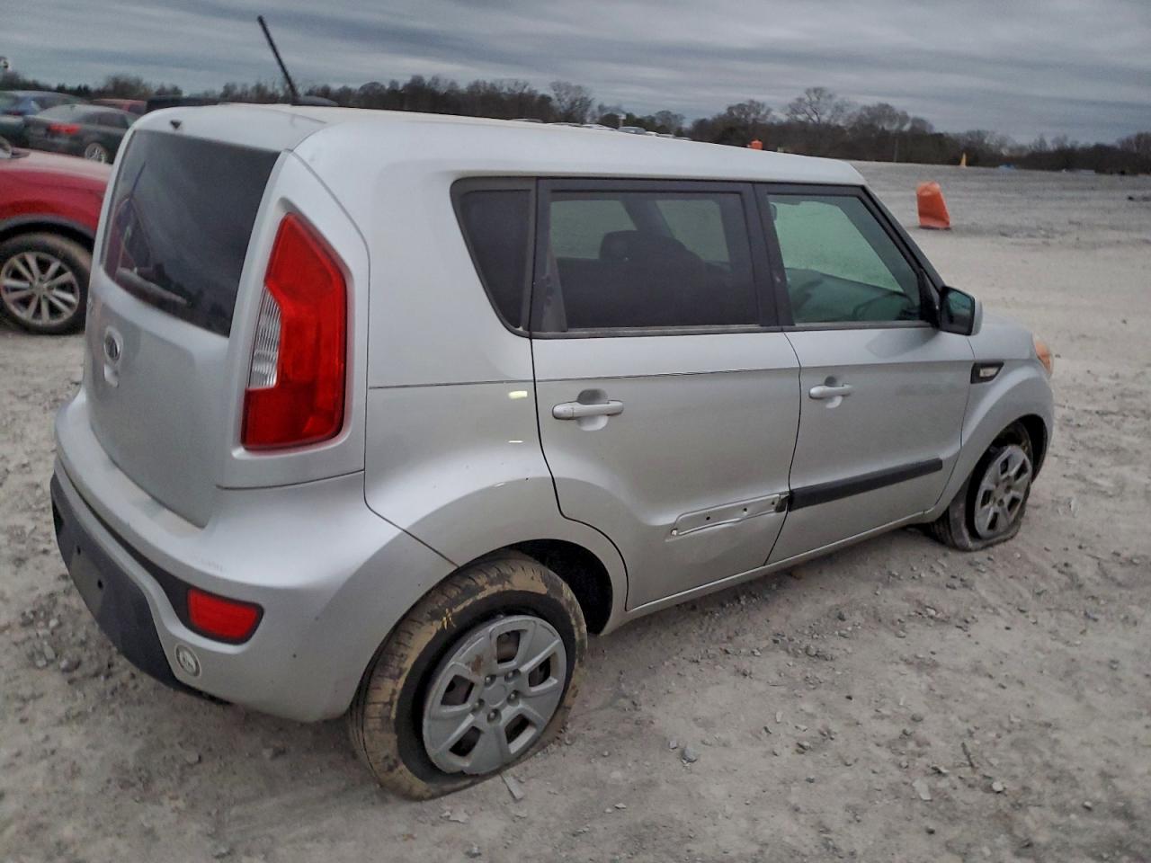 2012 Kia Soul Base Silver vin: KNDJT2A58C7459077