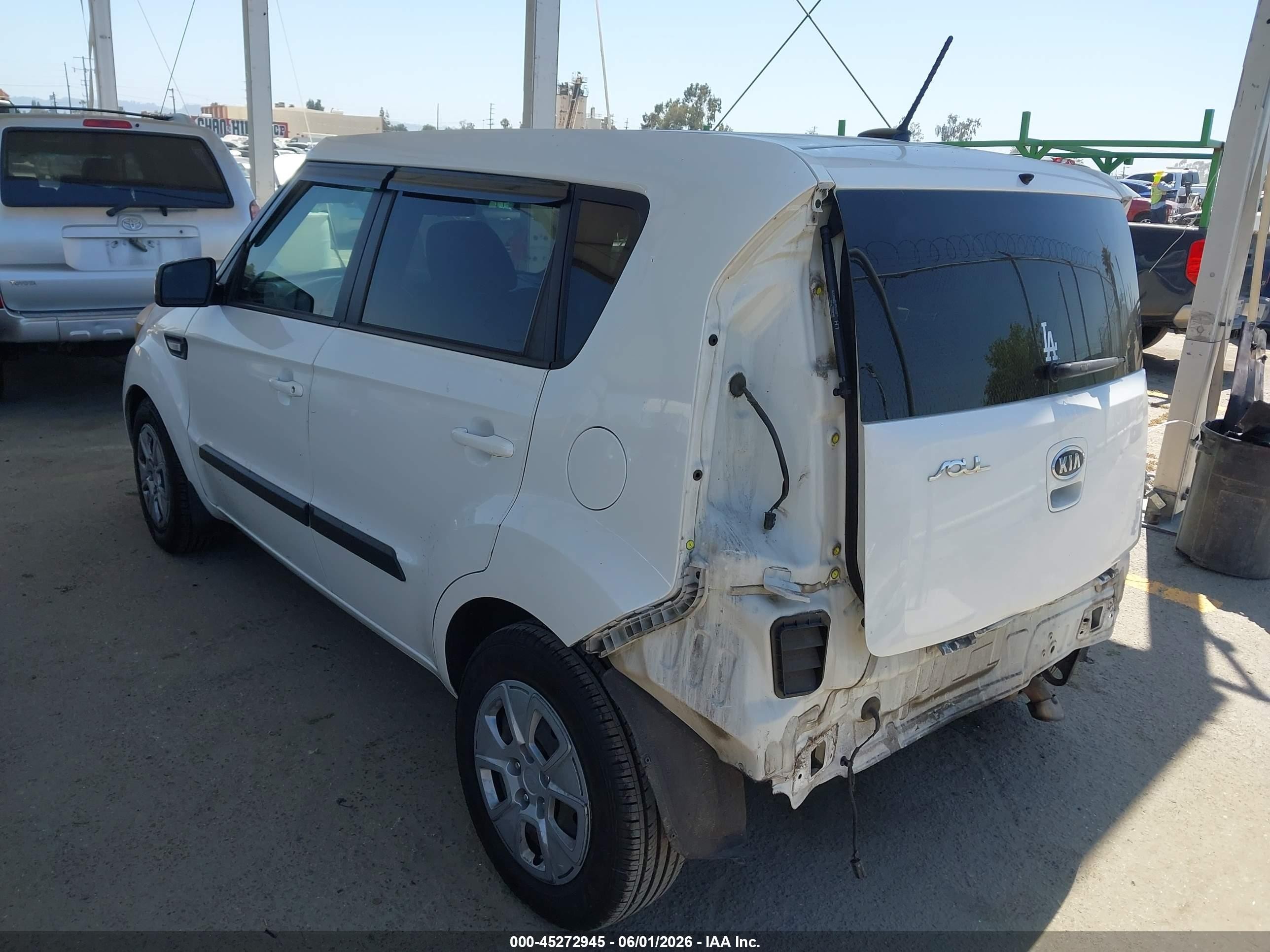 2012 Kia Soul   White vin: KNDJT2A58C7477787