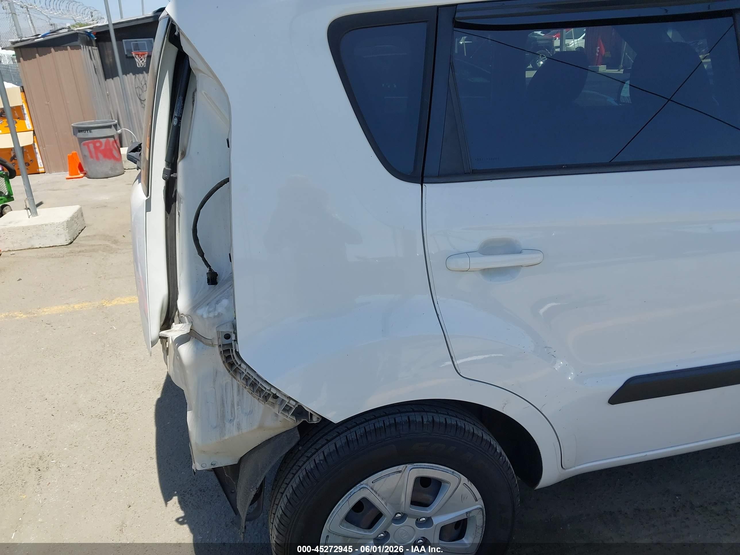 2012 Kia Soul   White vin: KNDJT2A58C7477787