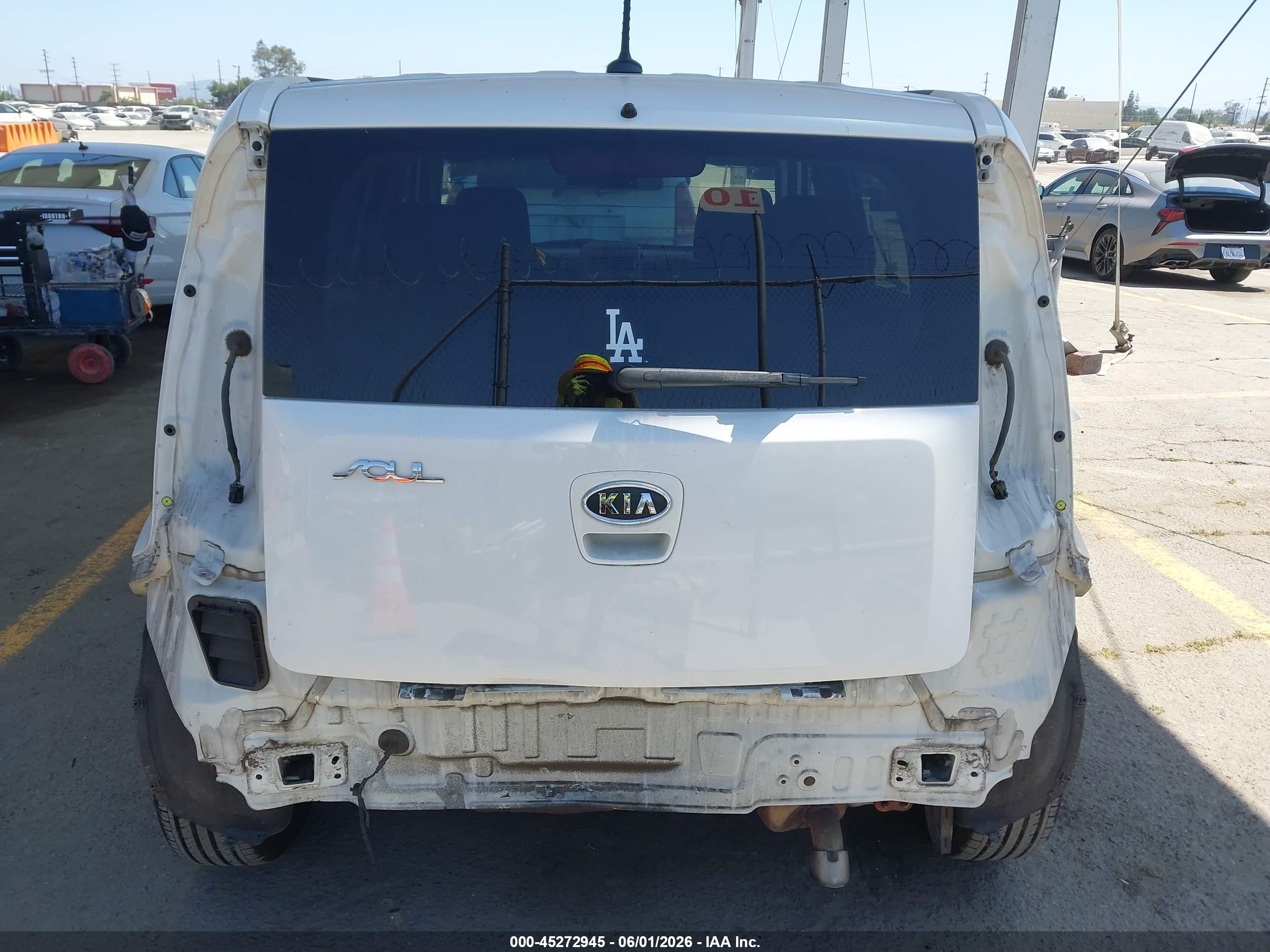 2012 Kia Soul   White vin: KNDJT2A58C7477787