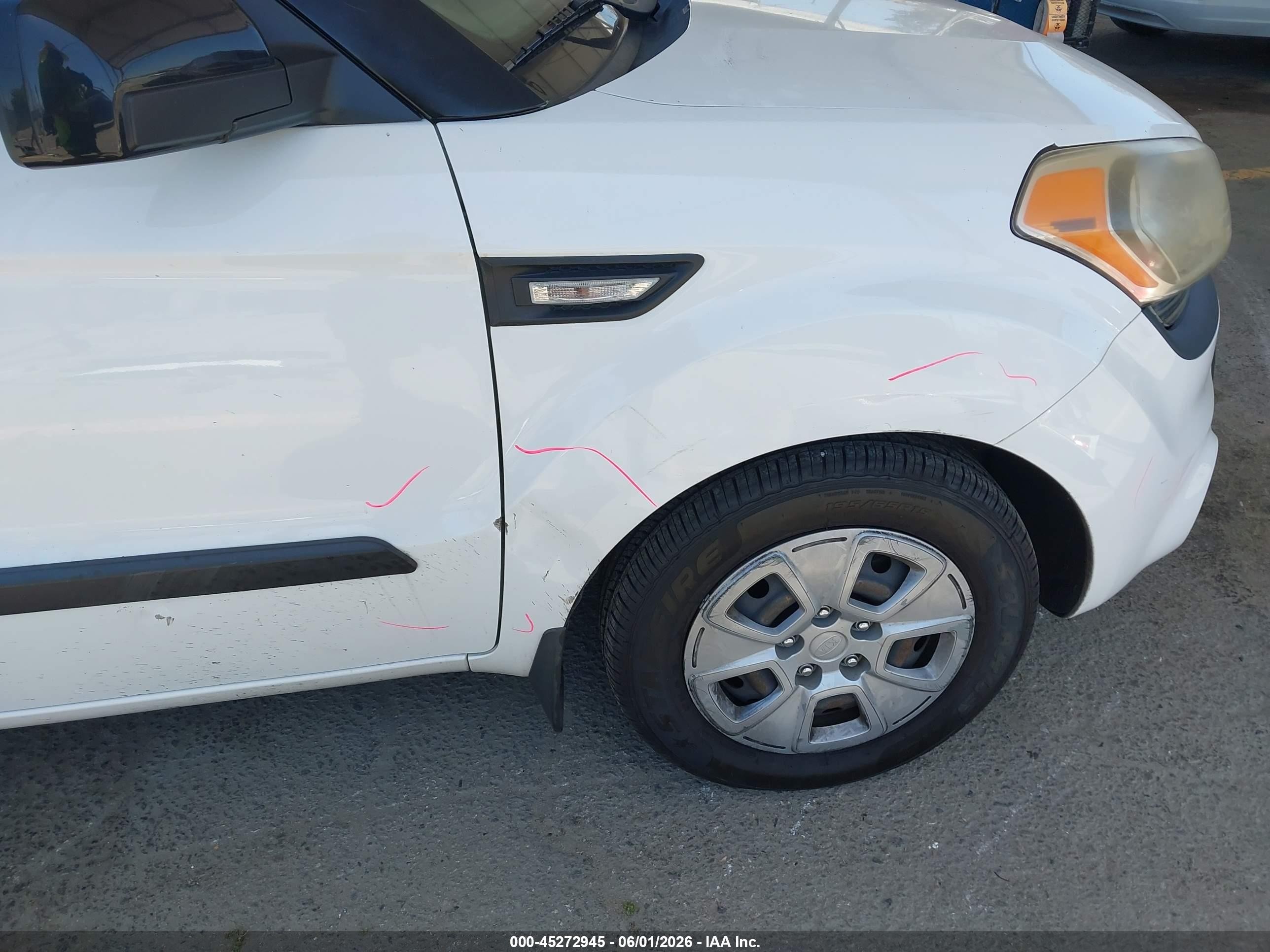 2012 Kia Soul   White vin: KNDJT2A58C7477787