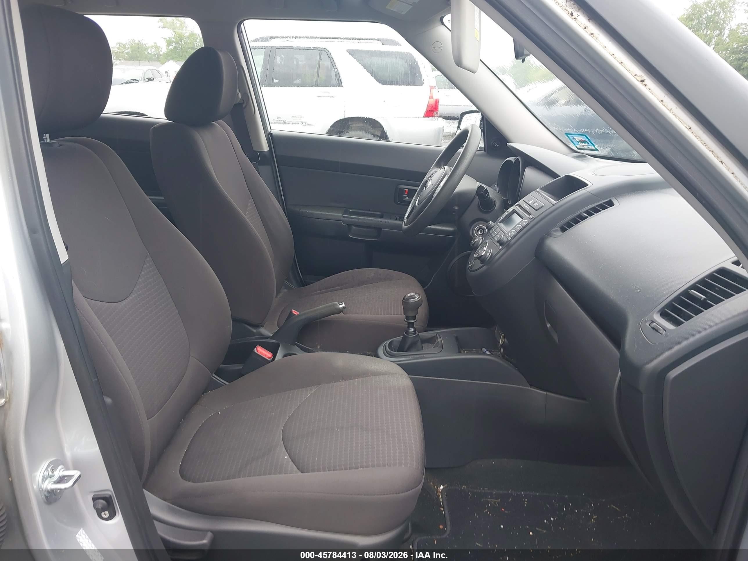 2013 Kia Soul   Silver vin: KNDJT2A58D7488452