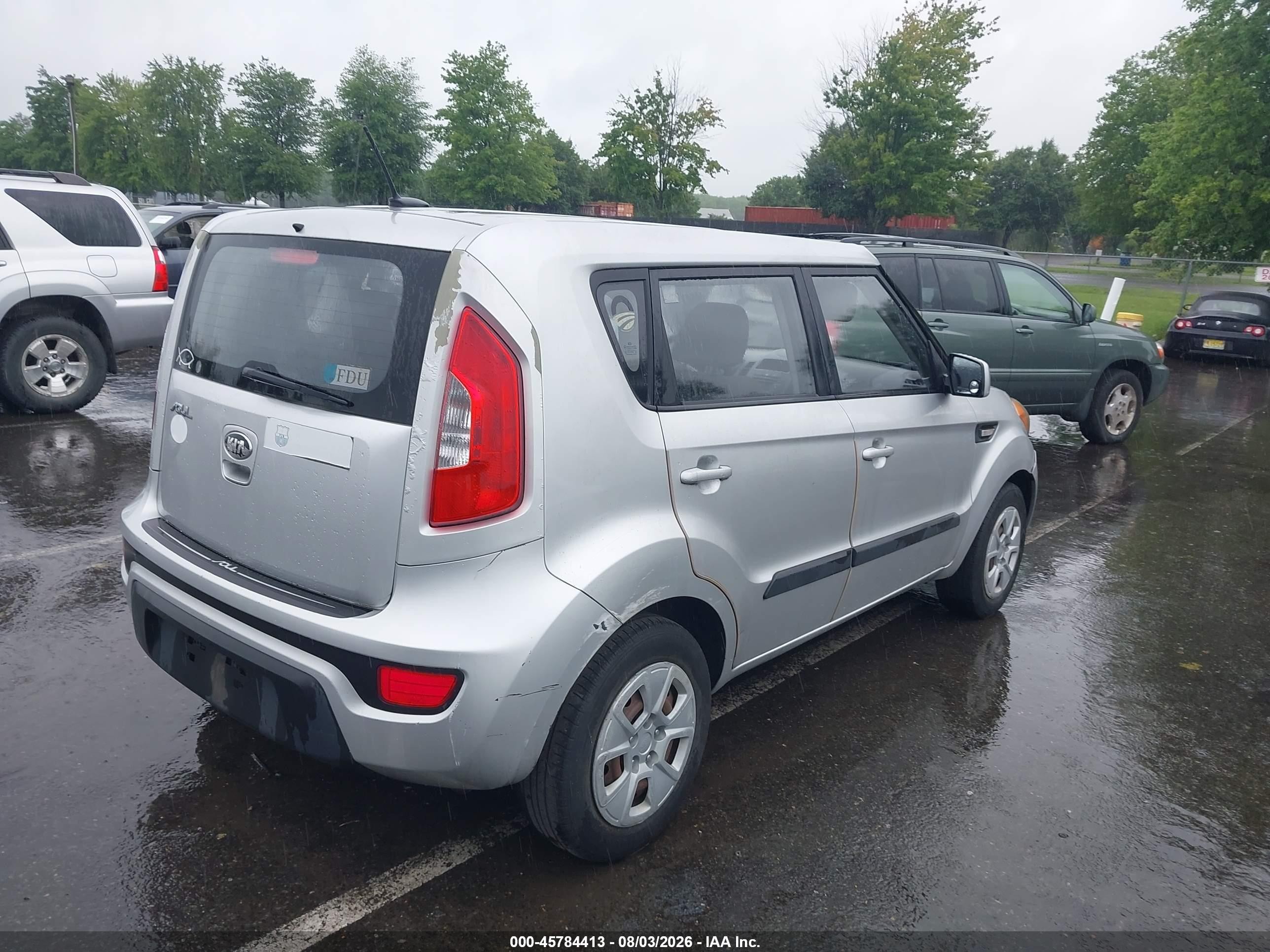 2013 Kia Soul   Silver vin: KNDJT2A58D7488452