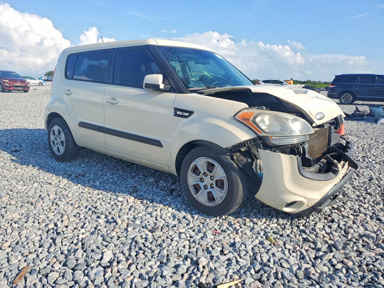 2013 Kia Soul Base Бежевый vin: KNDJT2A58D7505217