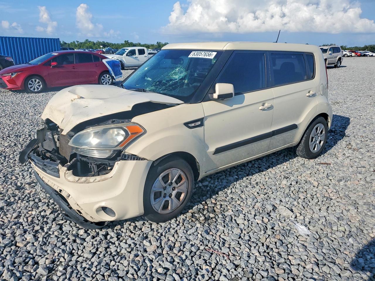 2013 Kia Soul Base Beige vin: KNDJT2A58D7505217