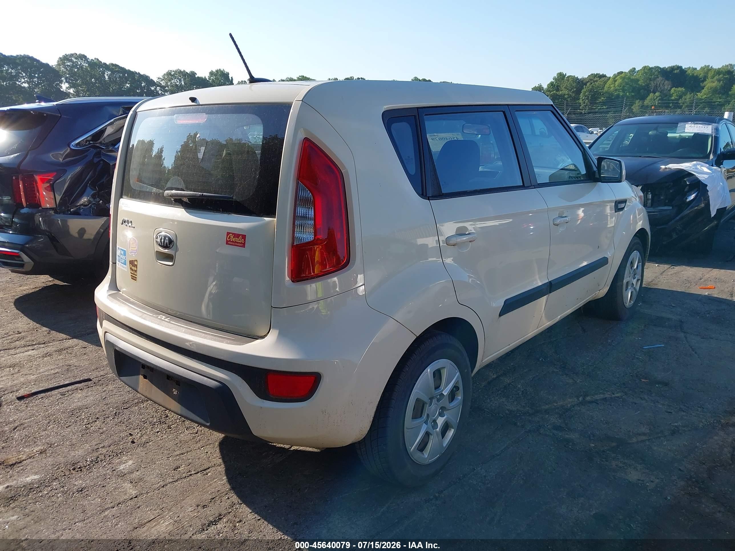 2013 Kia Soul   Cream vin: KNDJT2A58D7512359