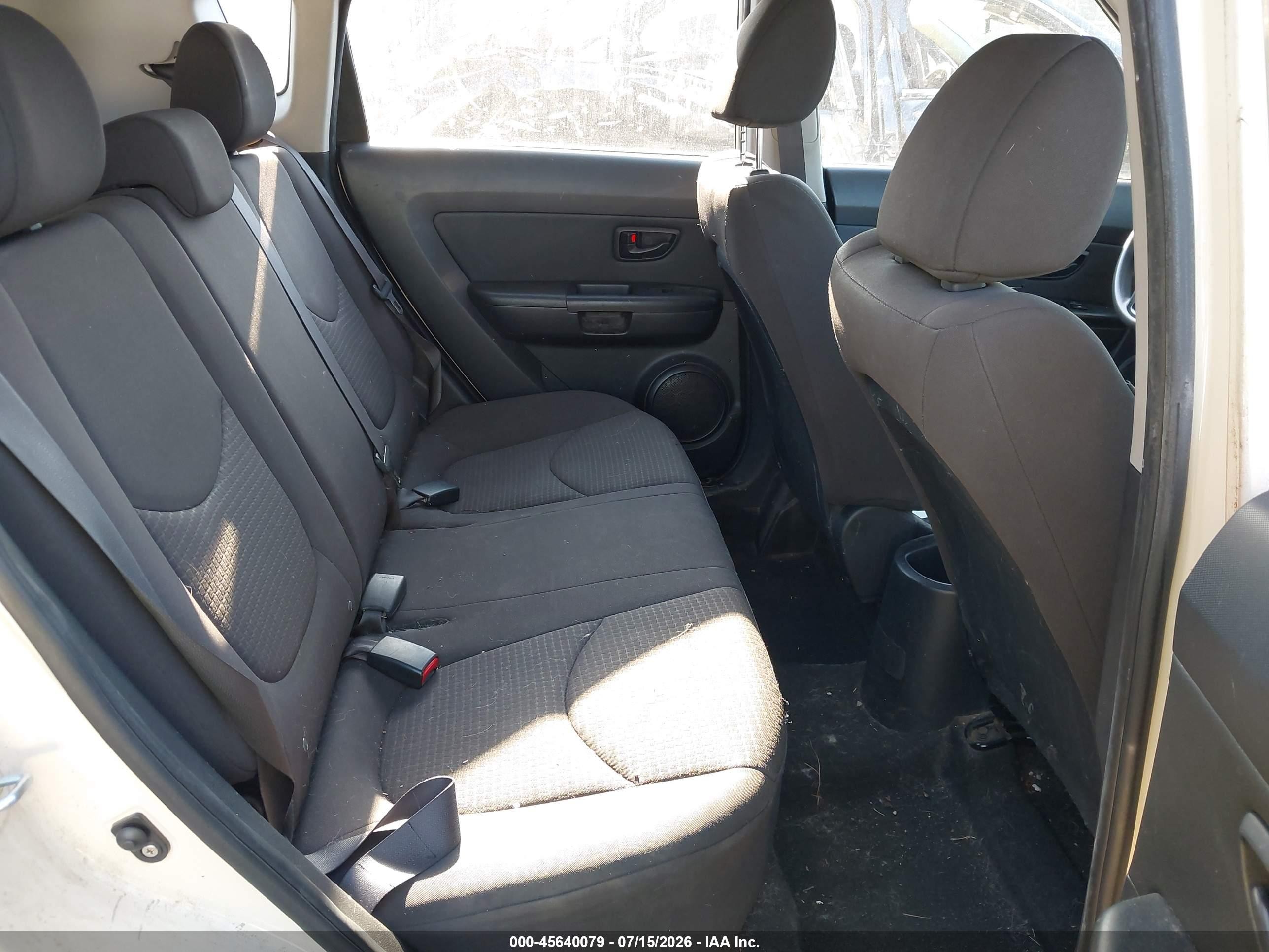 2013 Kia Soul   Cream vin: KNDJT2A58D7512359