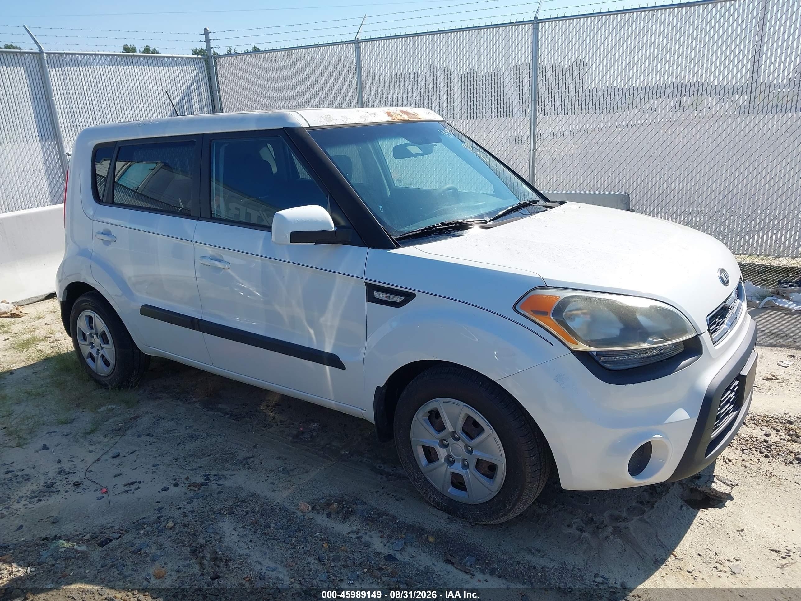 2013 Kia Soul   White vin: KNDJT2A58D7518551
