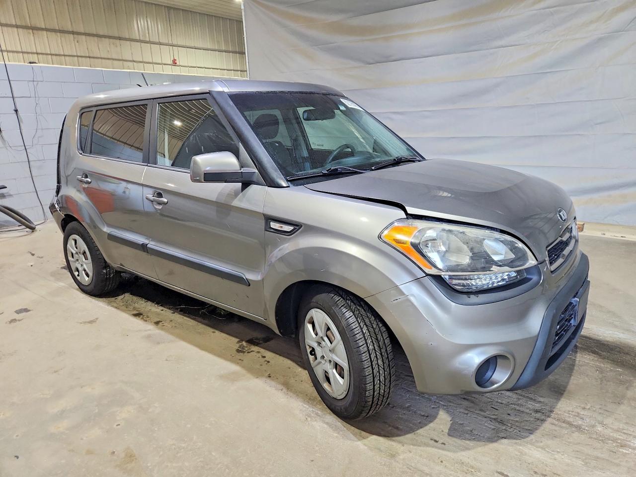 2013 Kia Soul Base Gray vin: KNDJT2A58D7560654