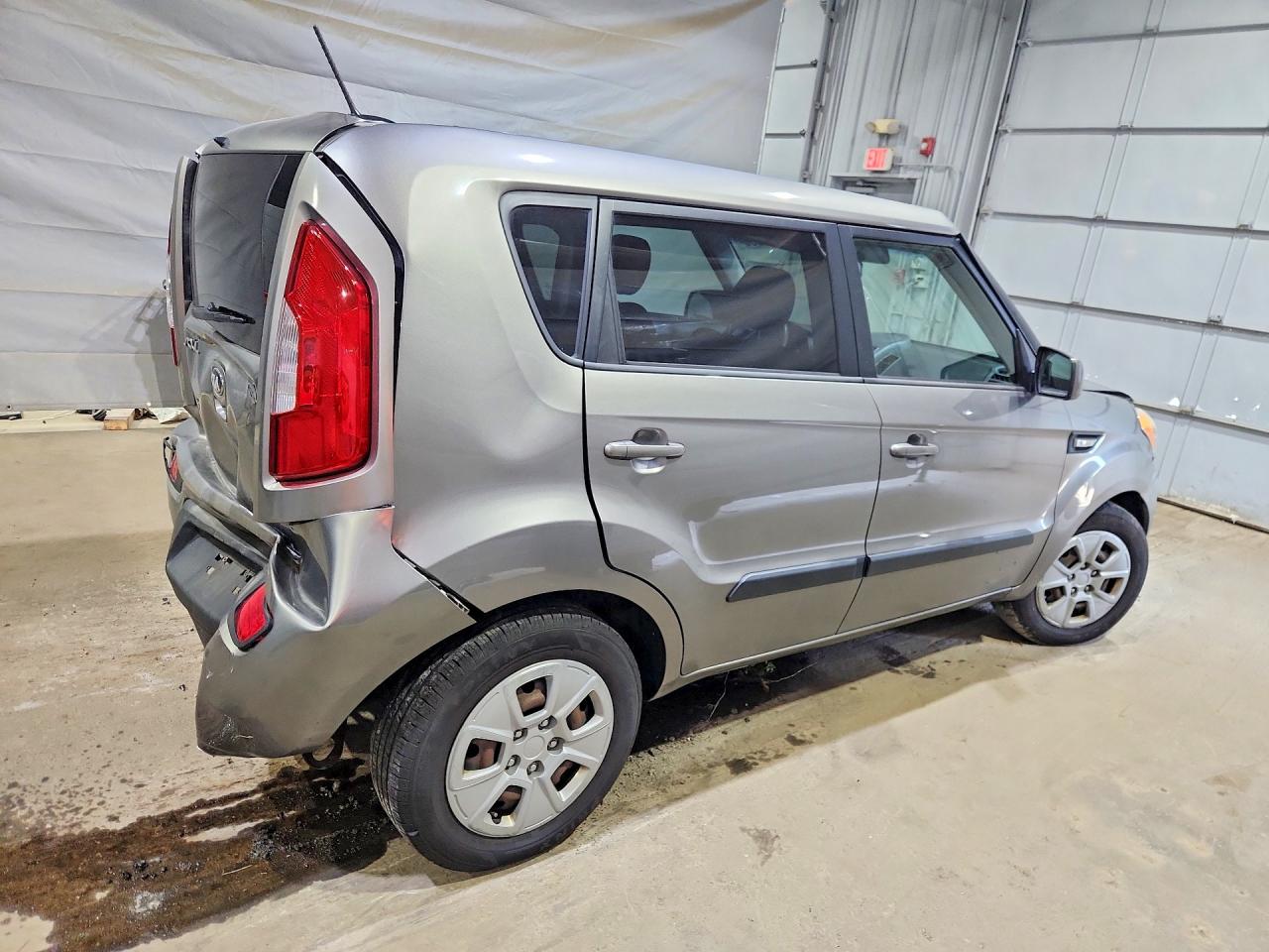 2013 Kia Soul Base Gray vin: KNDJT2A58D7560654